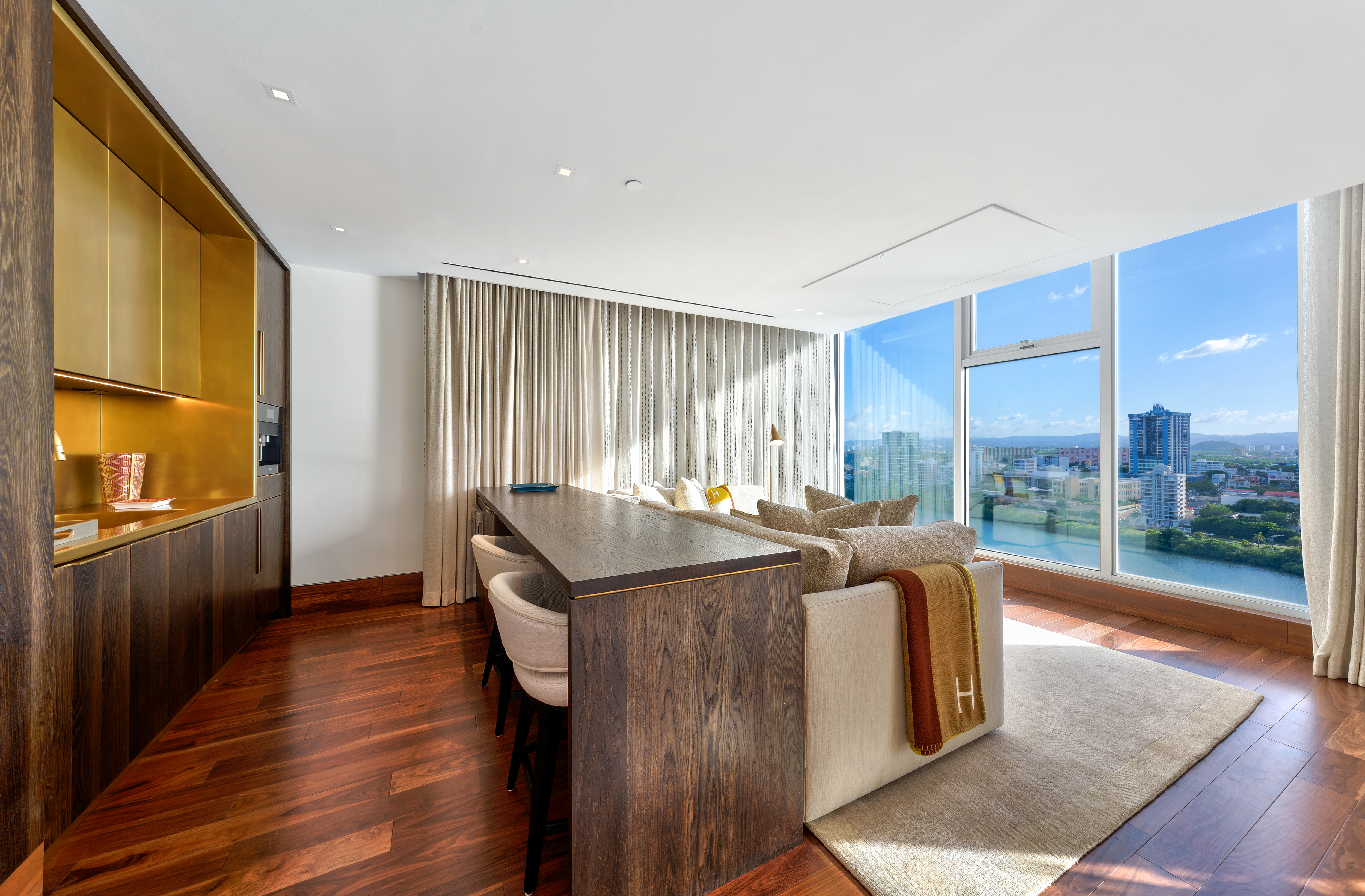 1004 Ashford Avenue, Penthouse