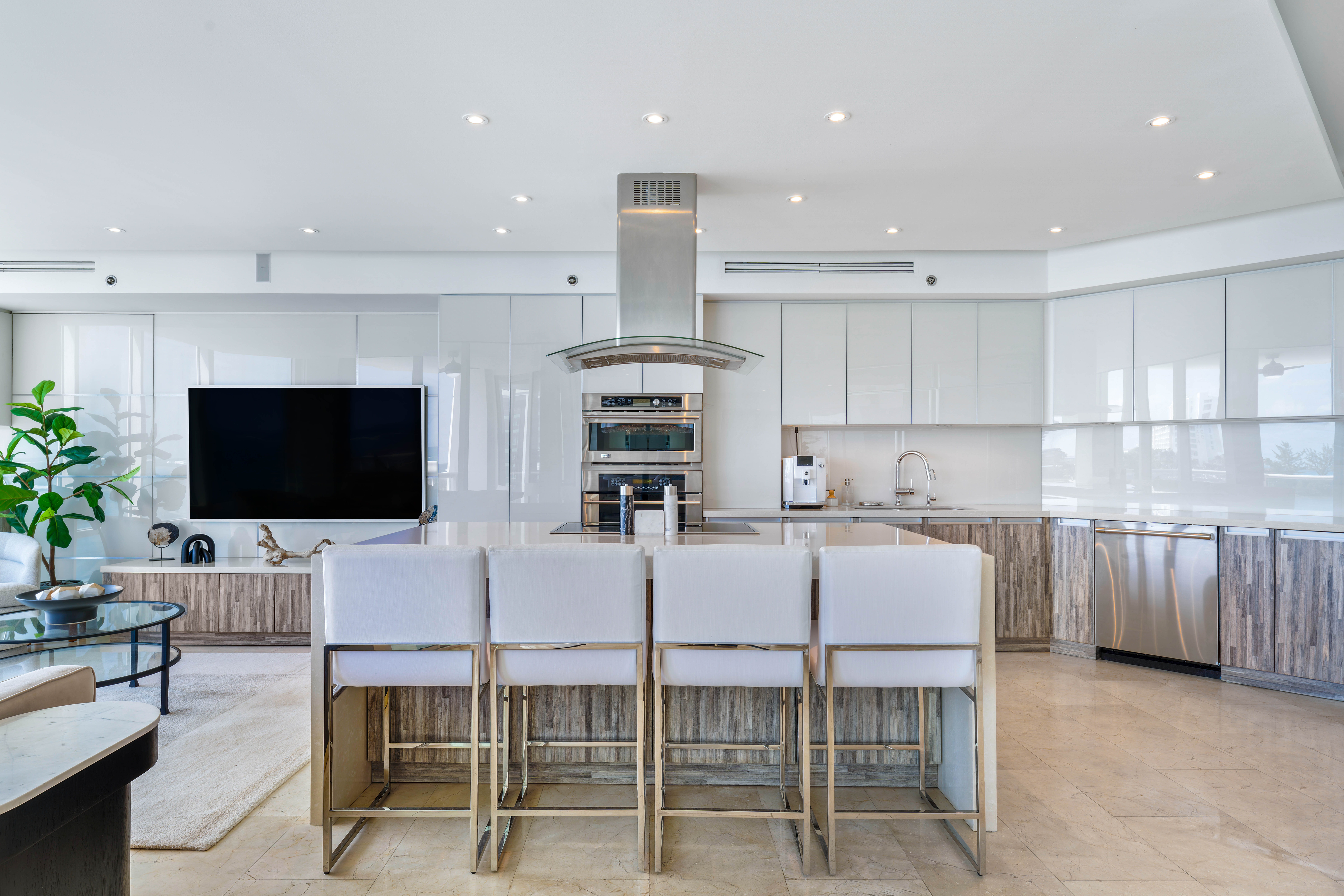 5 Munoz Rivera Ave., Apt. 402