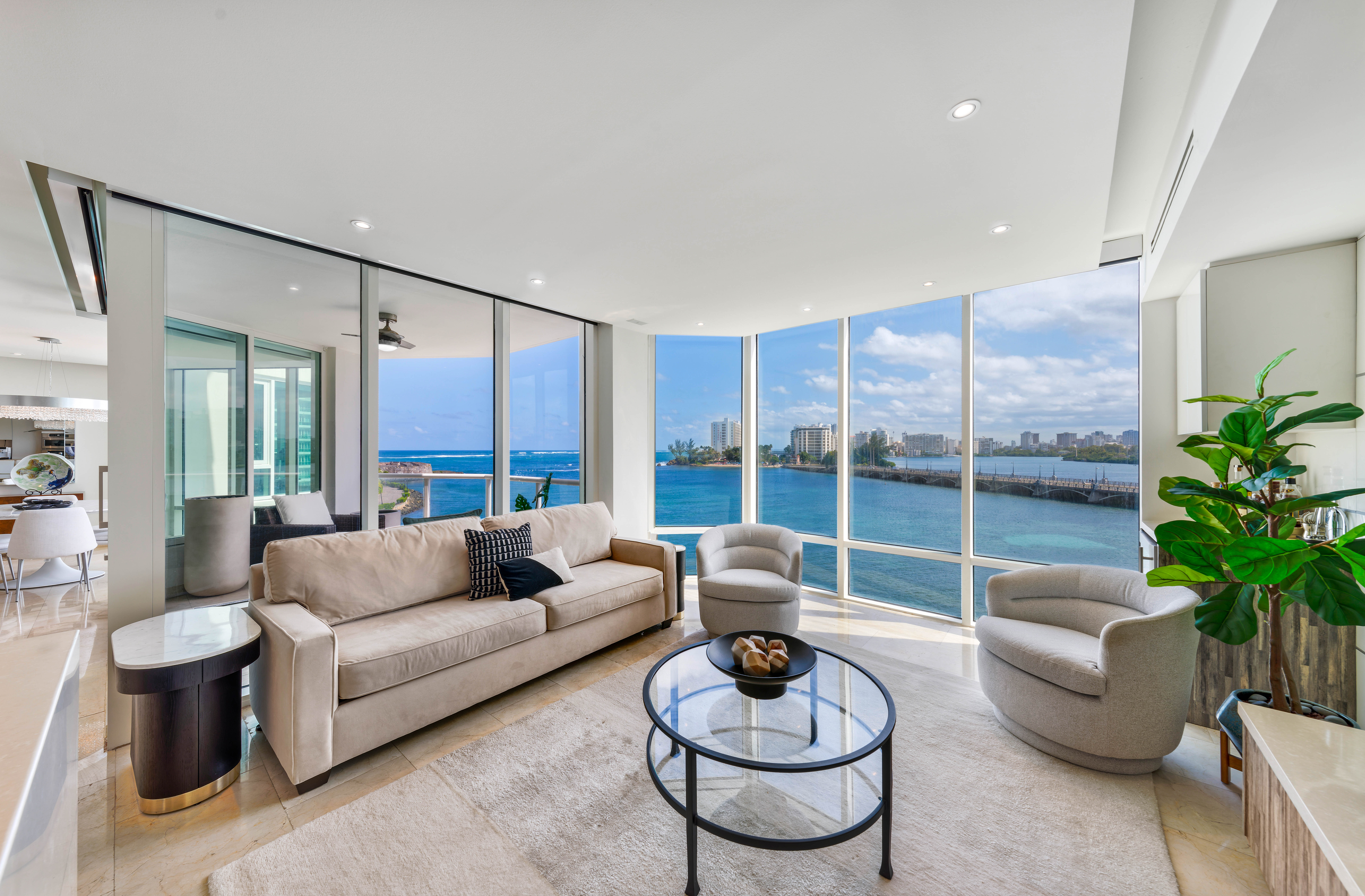 5 Munoz Rivera Ave., Apt. 402