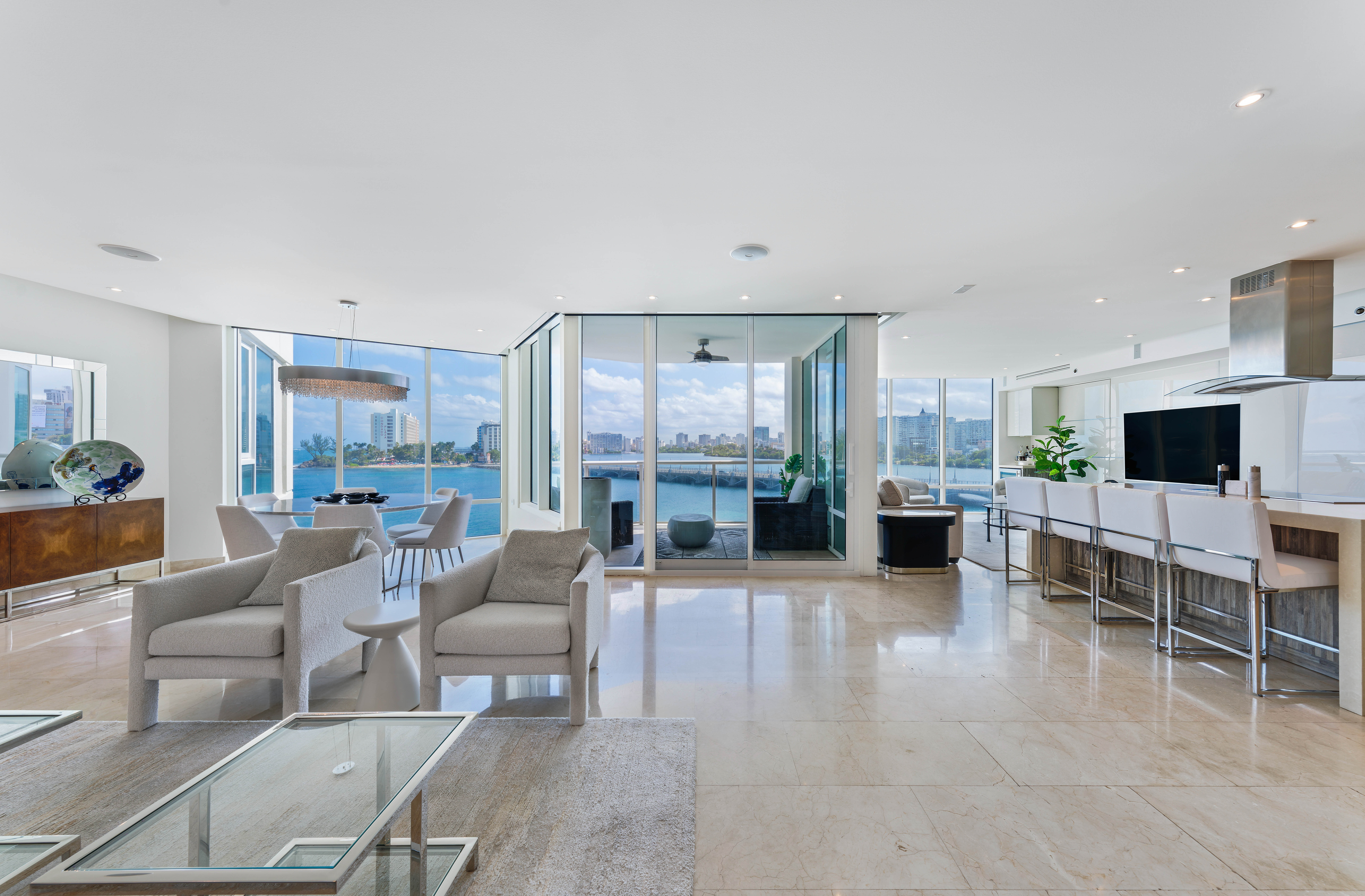 5 Munoz Rivera Ave., Apt. 402