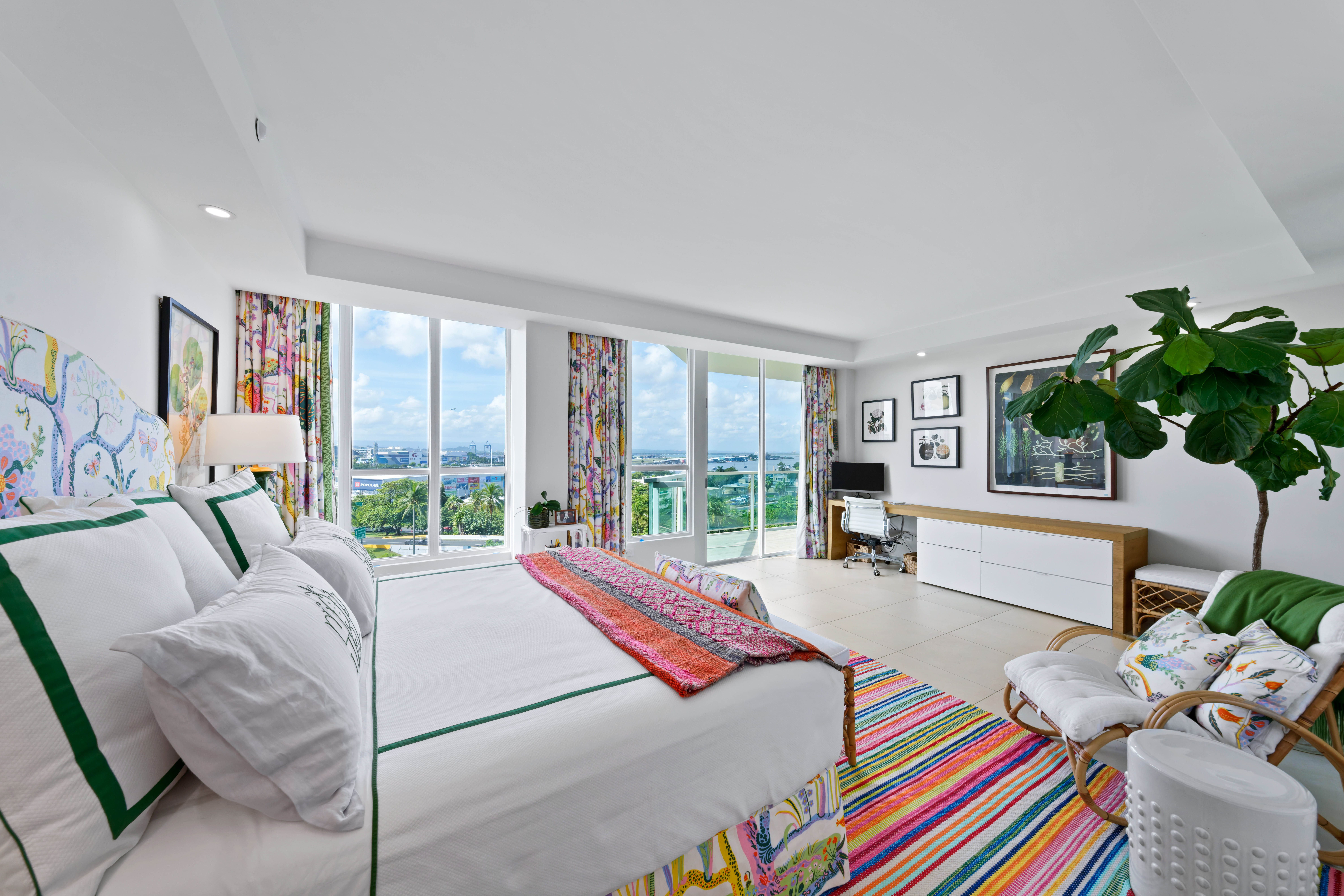 25 Munoz Rivera Ave., Apt. 812