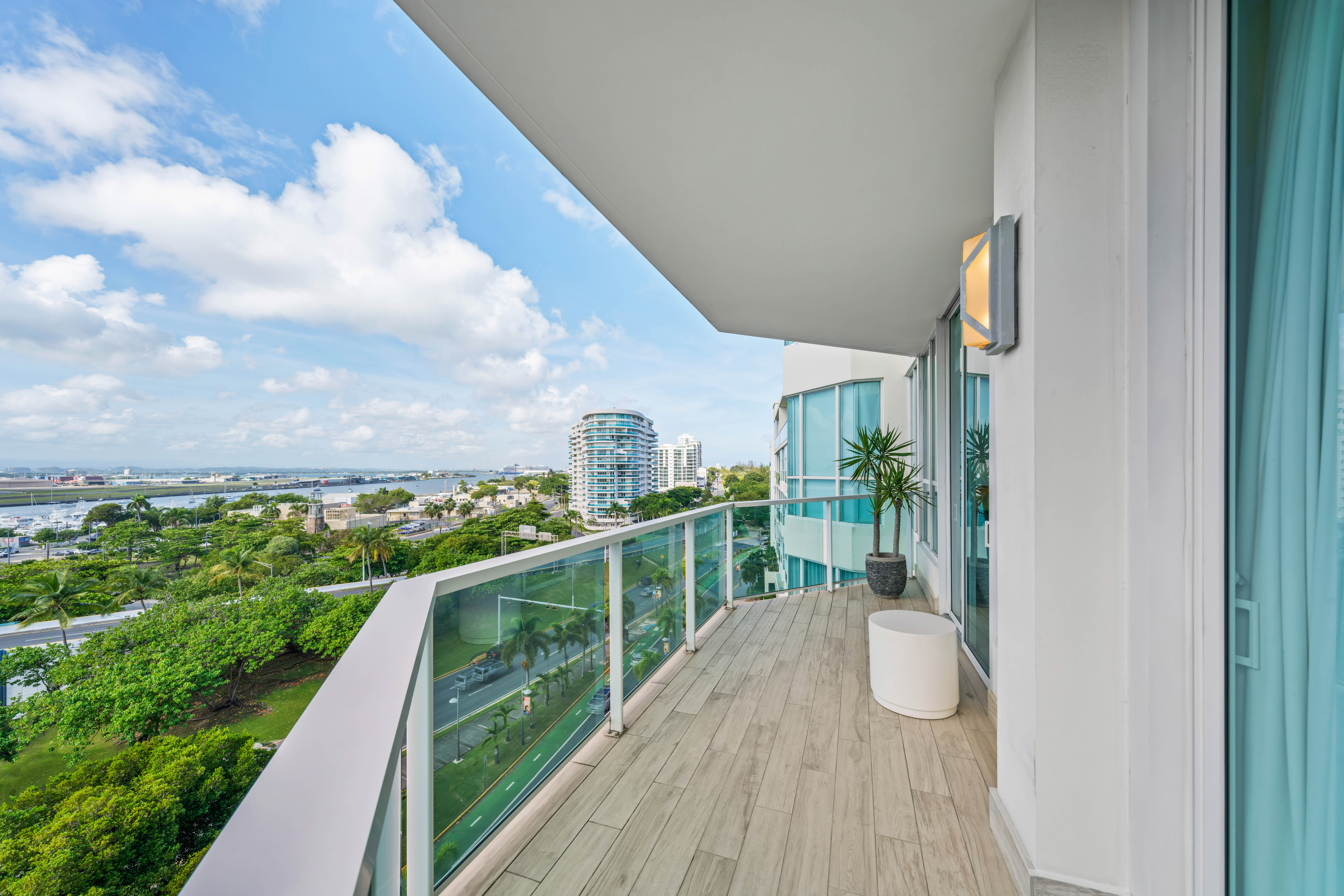 25 Munoz Rivera Ave., Apt. 812