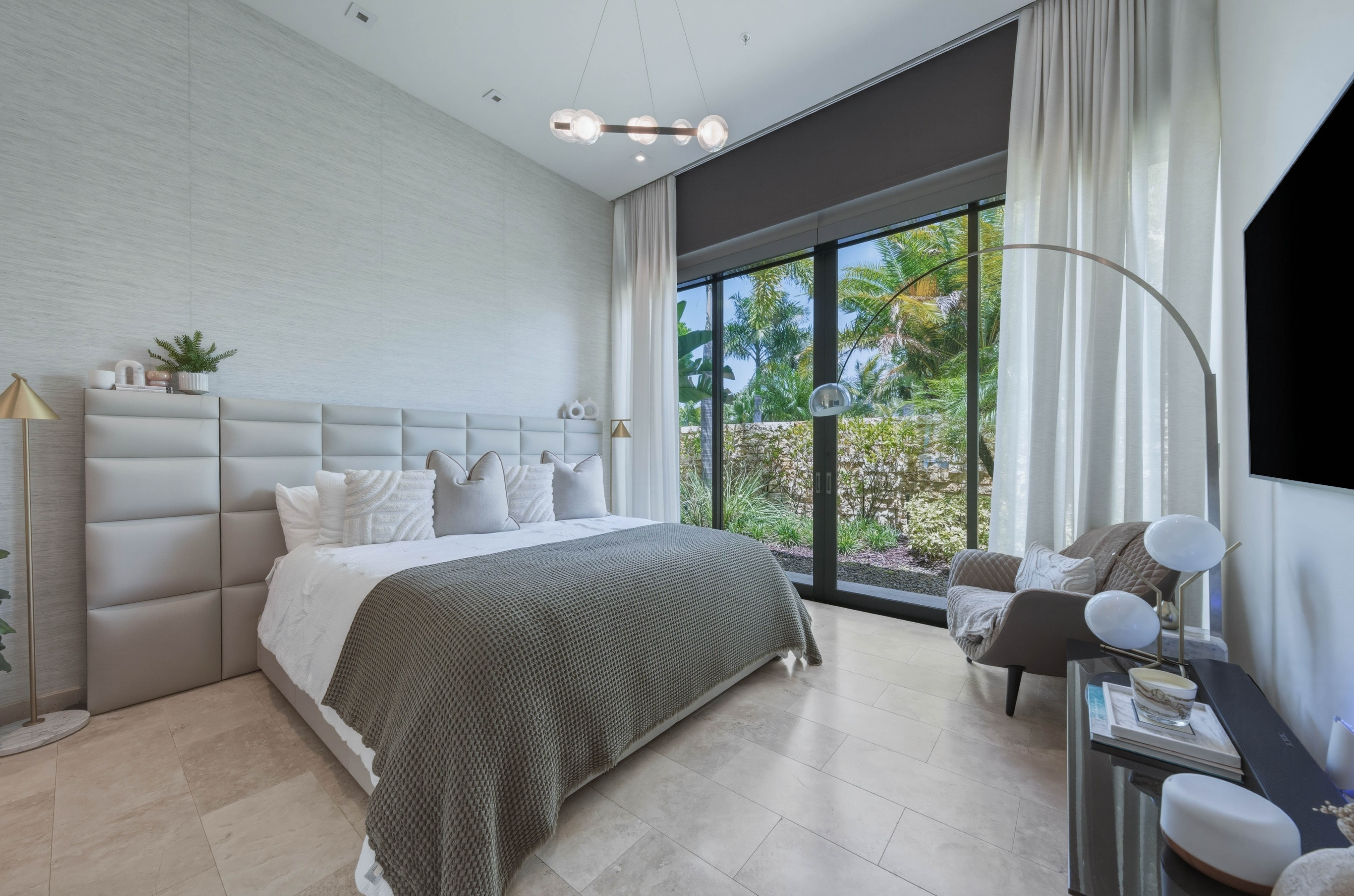 14 East Beach, a Ritz-Carlton Reserve Residence