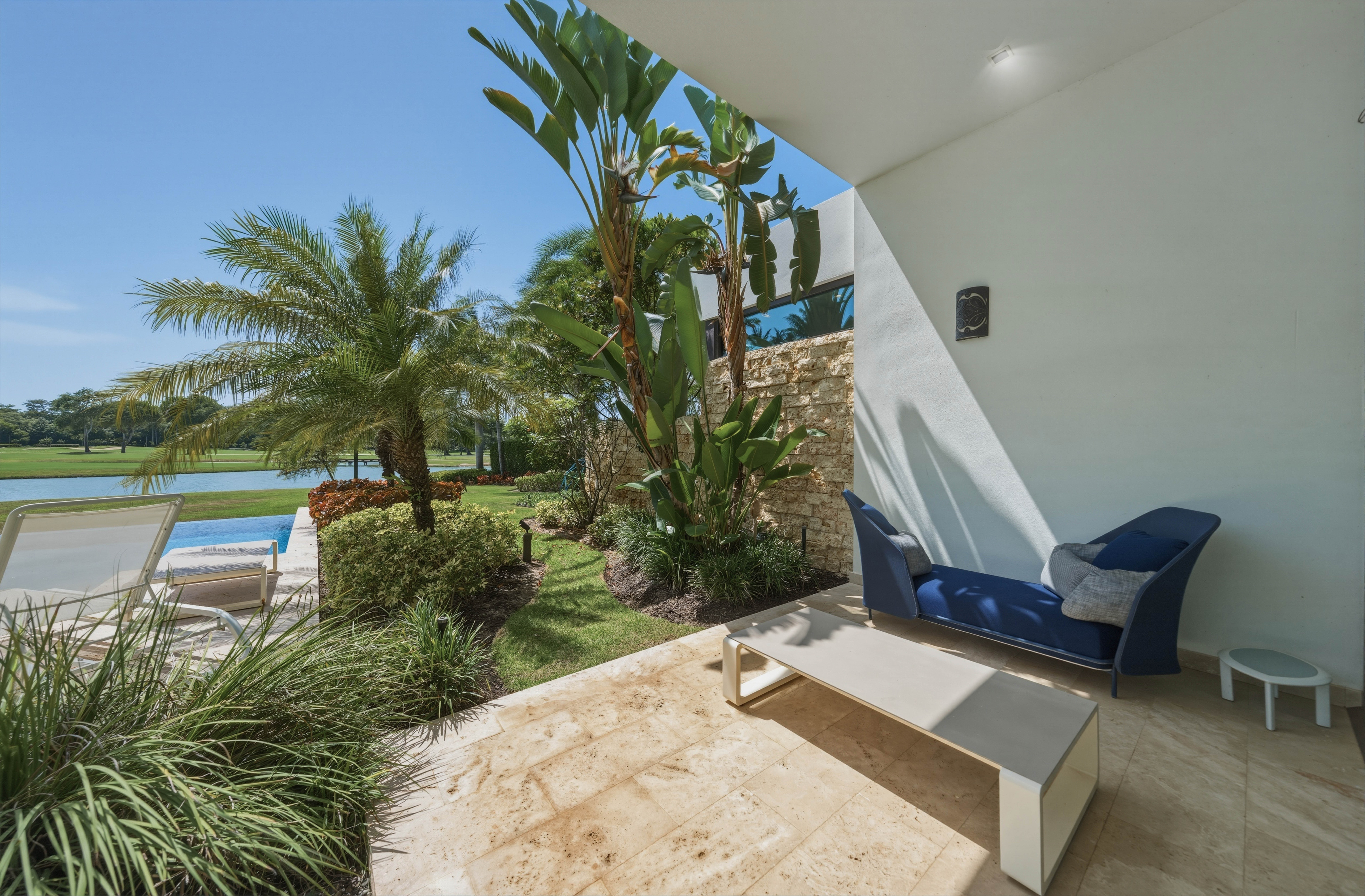 14 East Beach, a Ritz-Carlton Reserve Residence