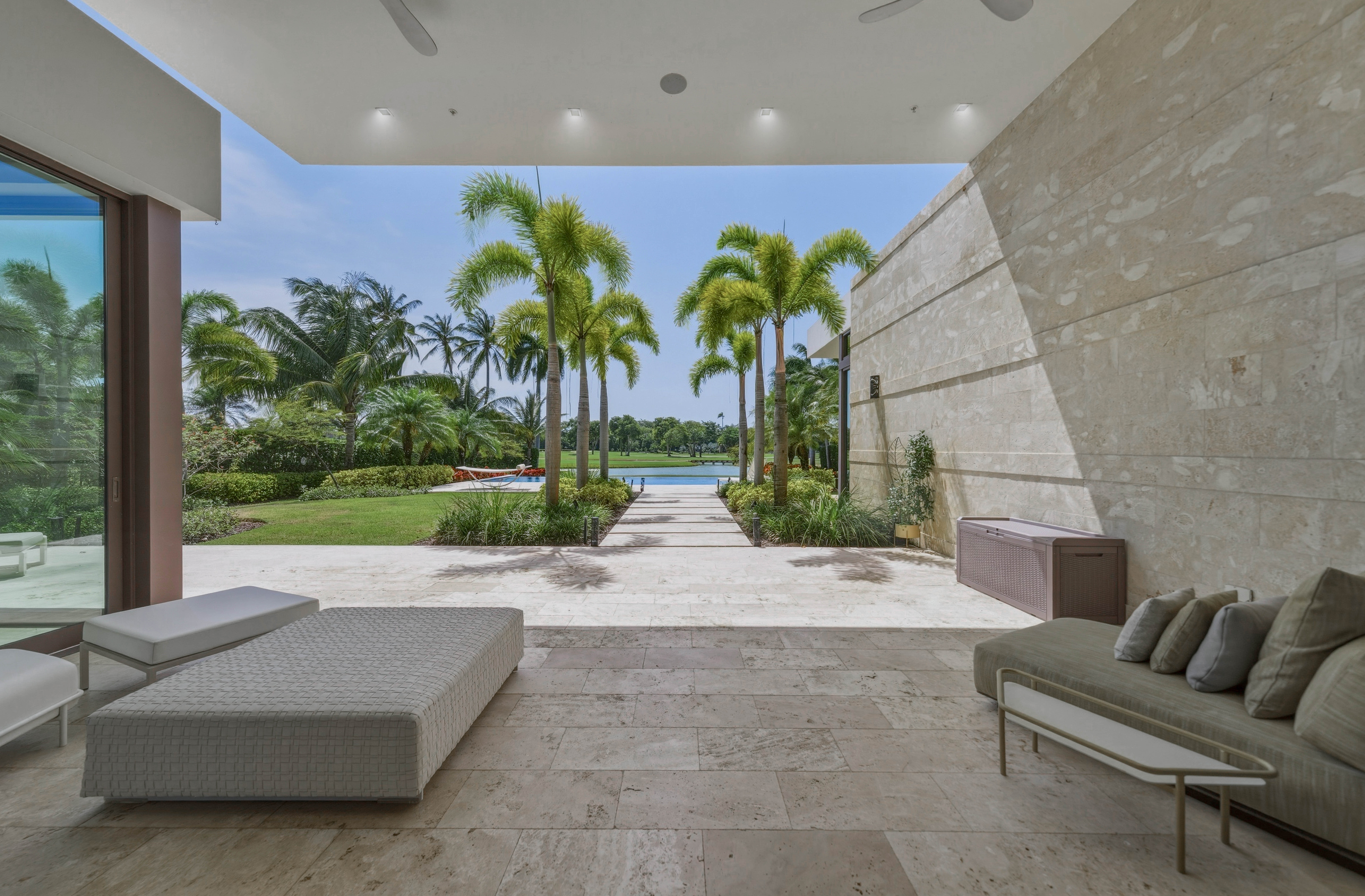 14 East Beach, a Ritz-Carlton Reserve Residence
