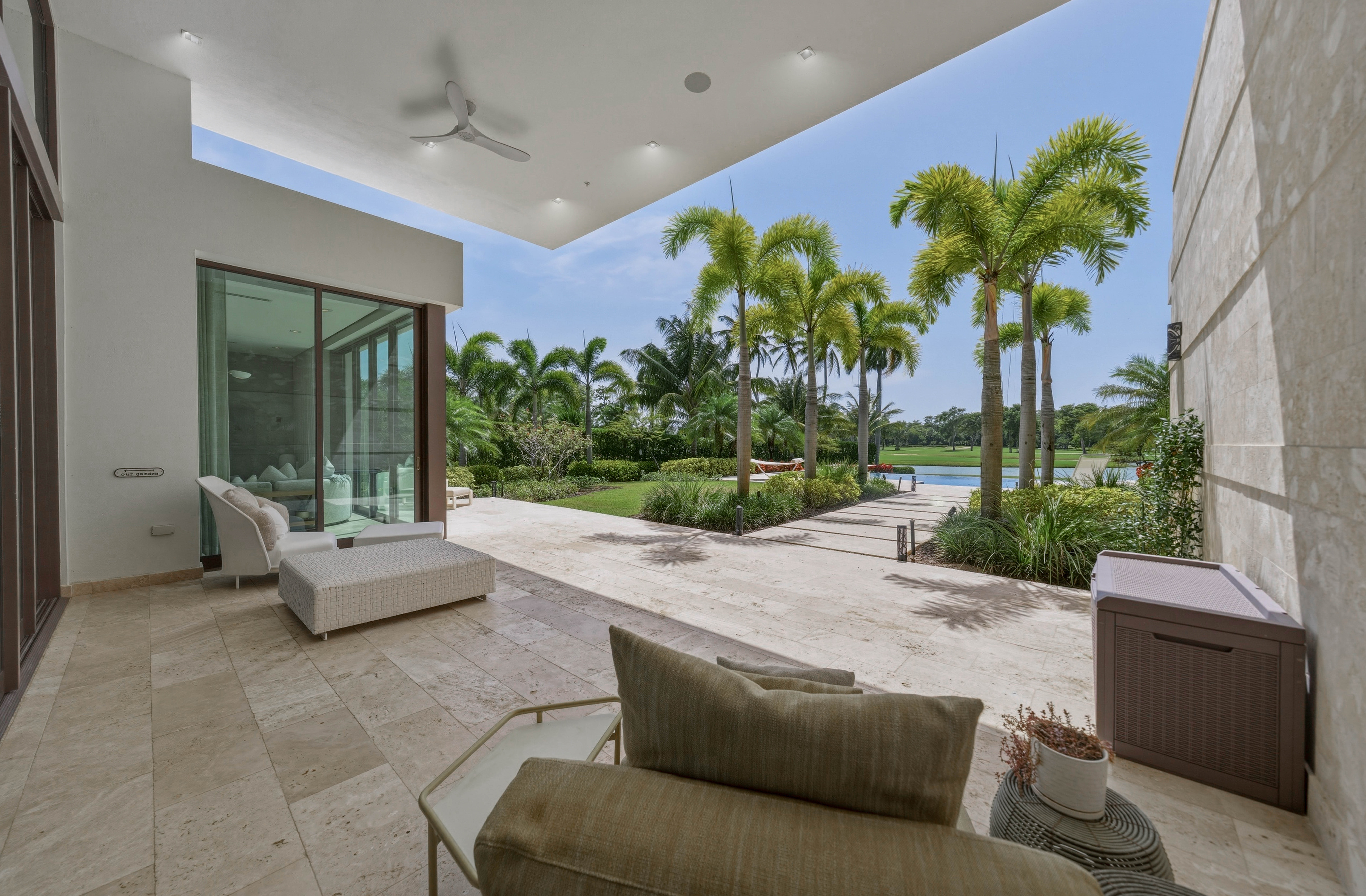 14 East Beach, a Ritz-Carlton Reserve Residence
