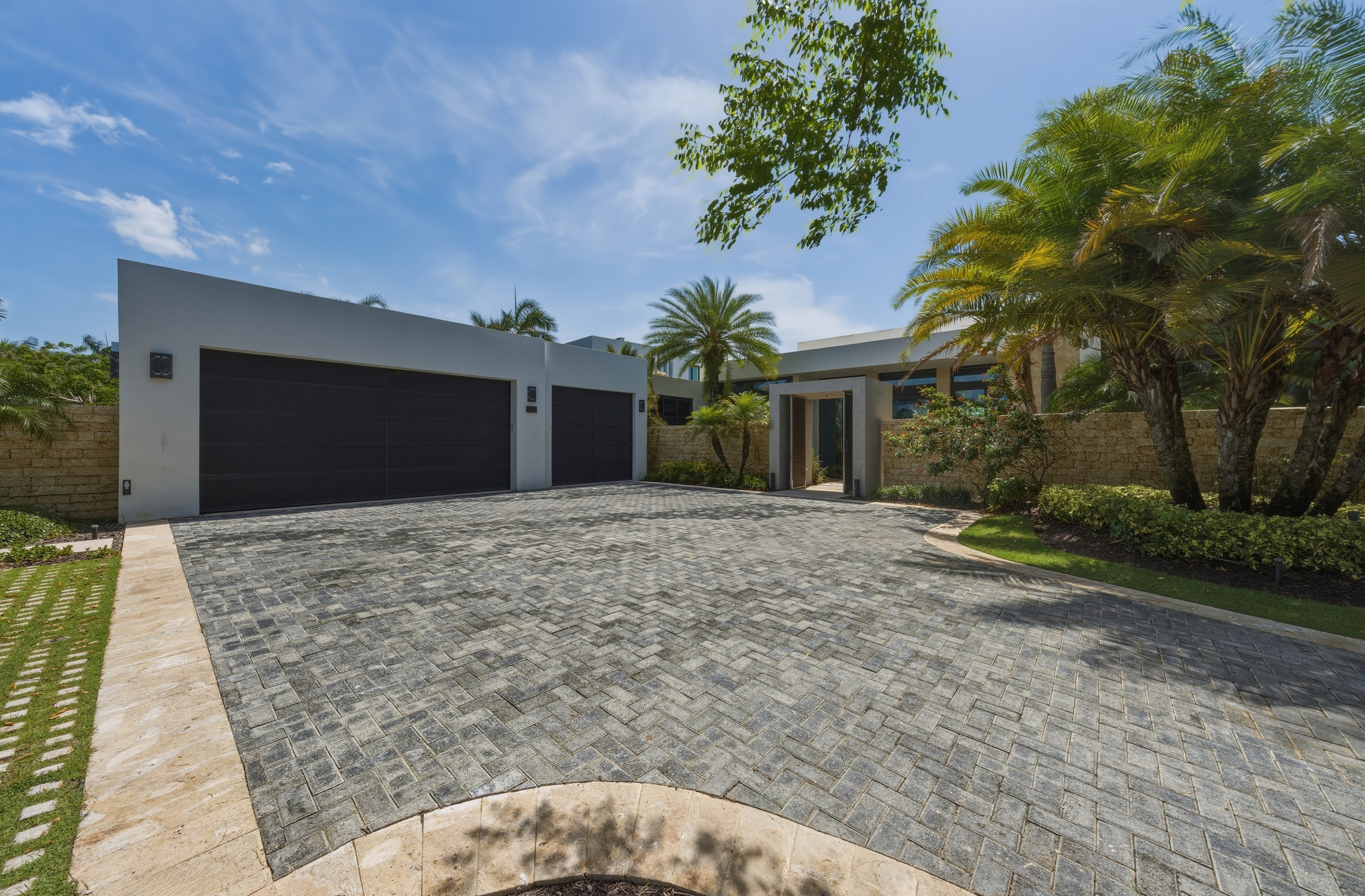 14 East Beach, a Ritz-Carlton Reserve Residence