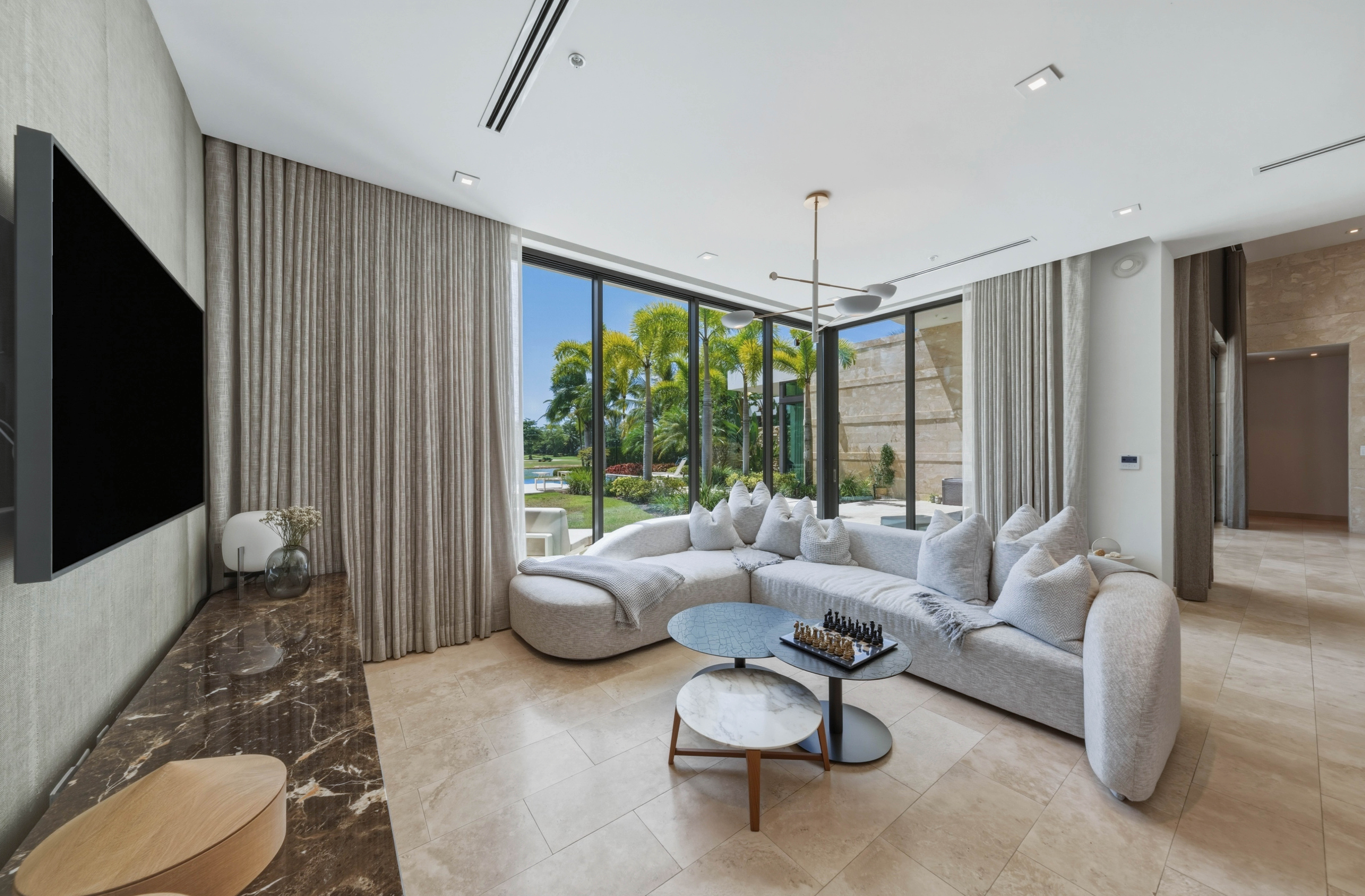 14 East Beach, a Ritz-Carlton Reserve Residence