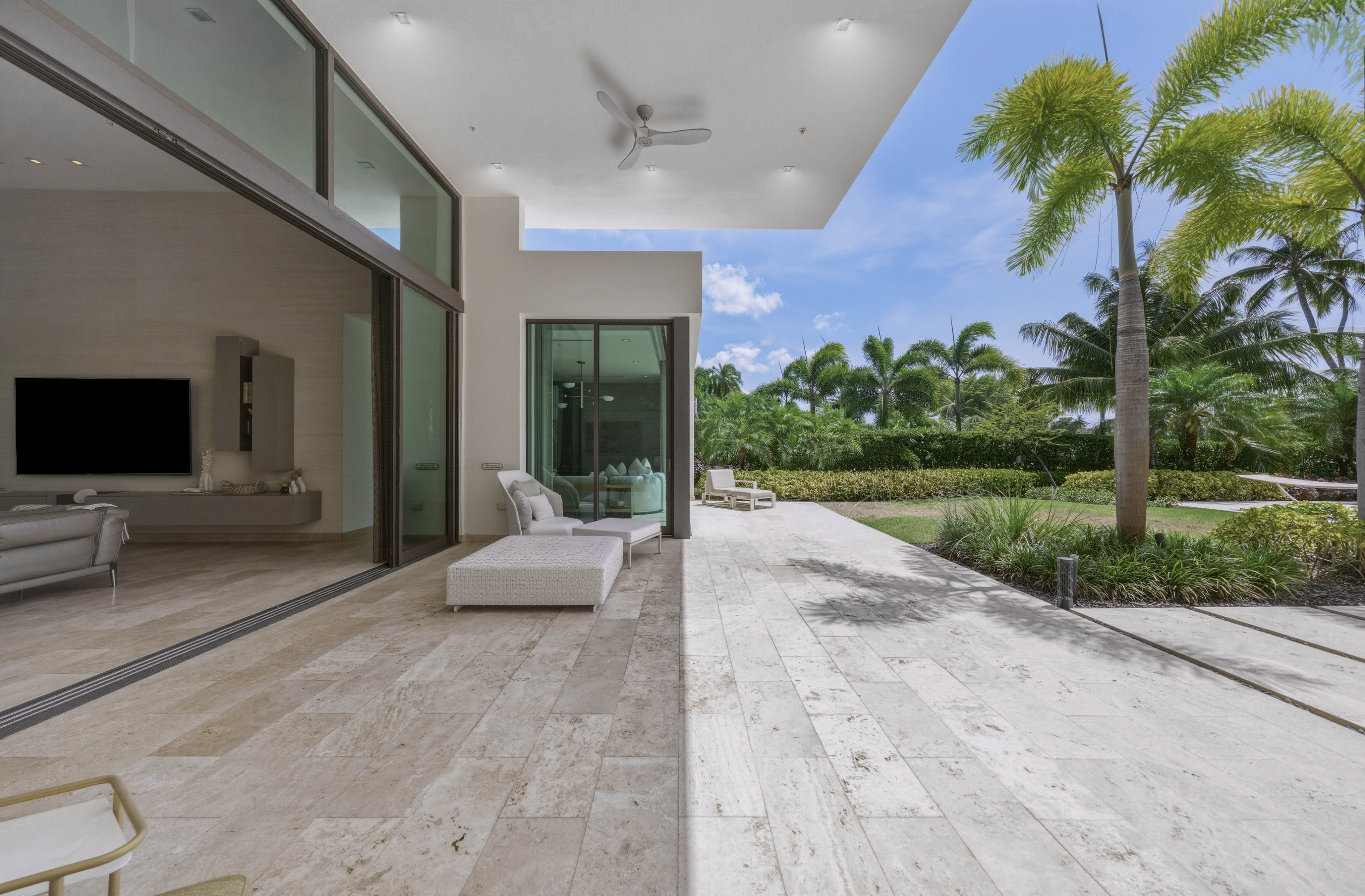 14 East Beach, a Ritz-Carlton Reserve Residence