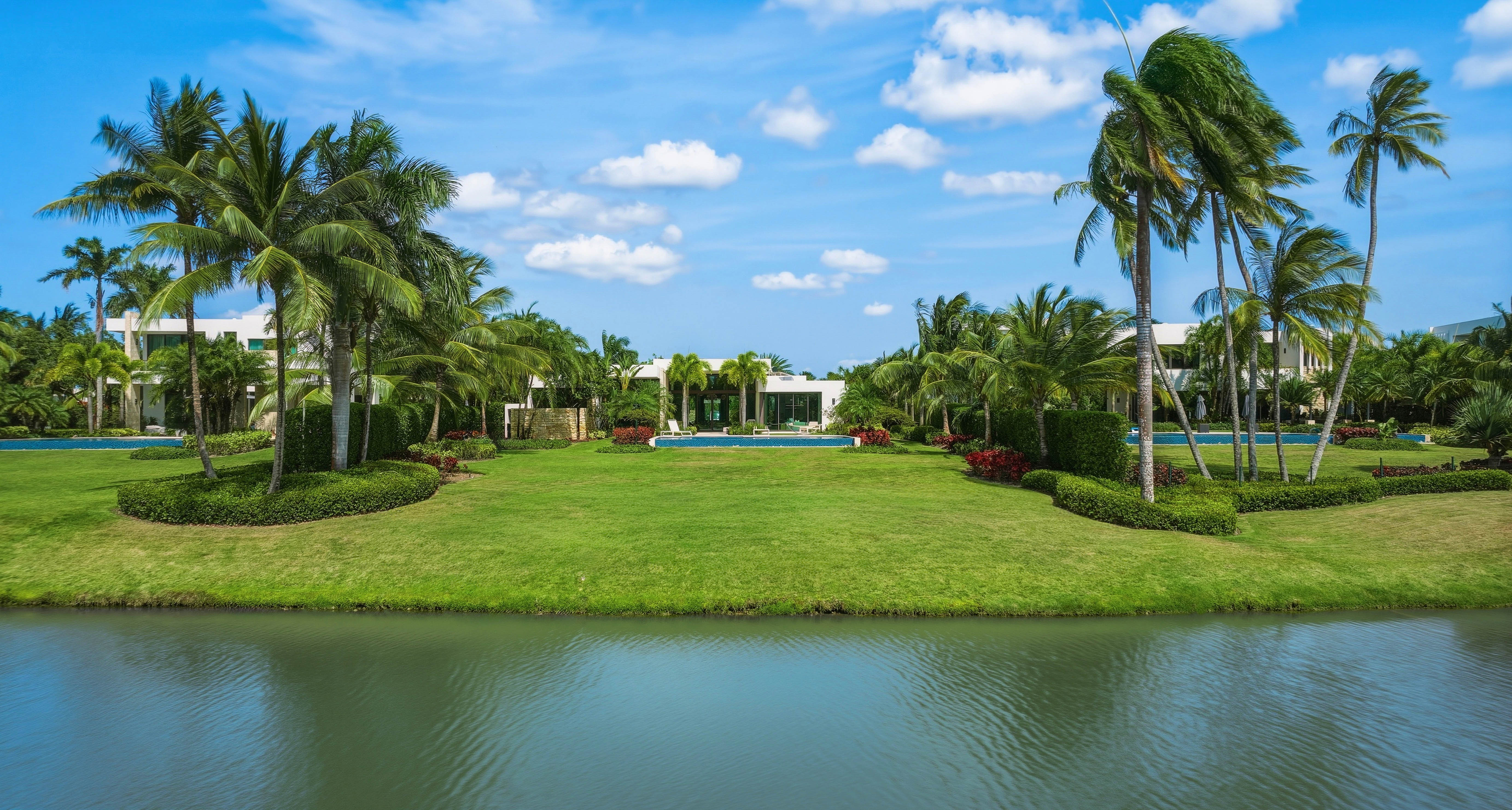 14 East Beach, a Ritz-Carlton Reserve Residence