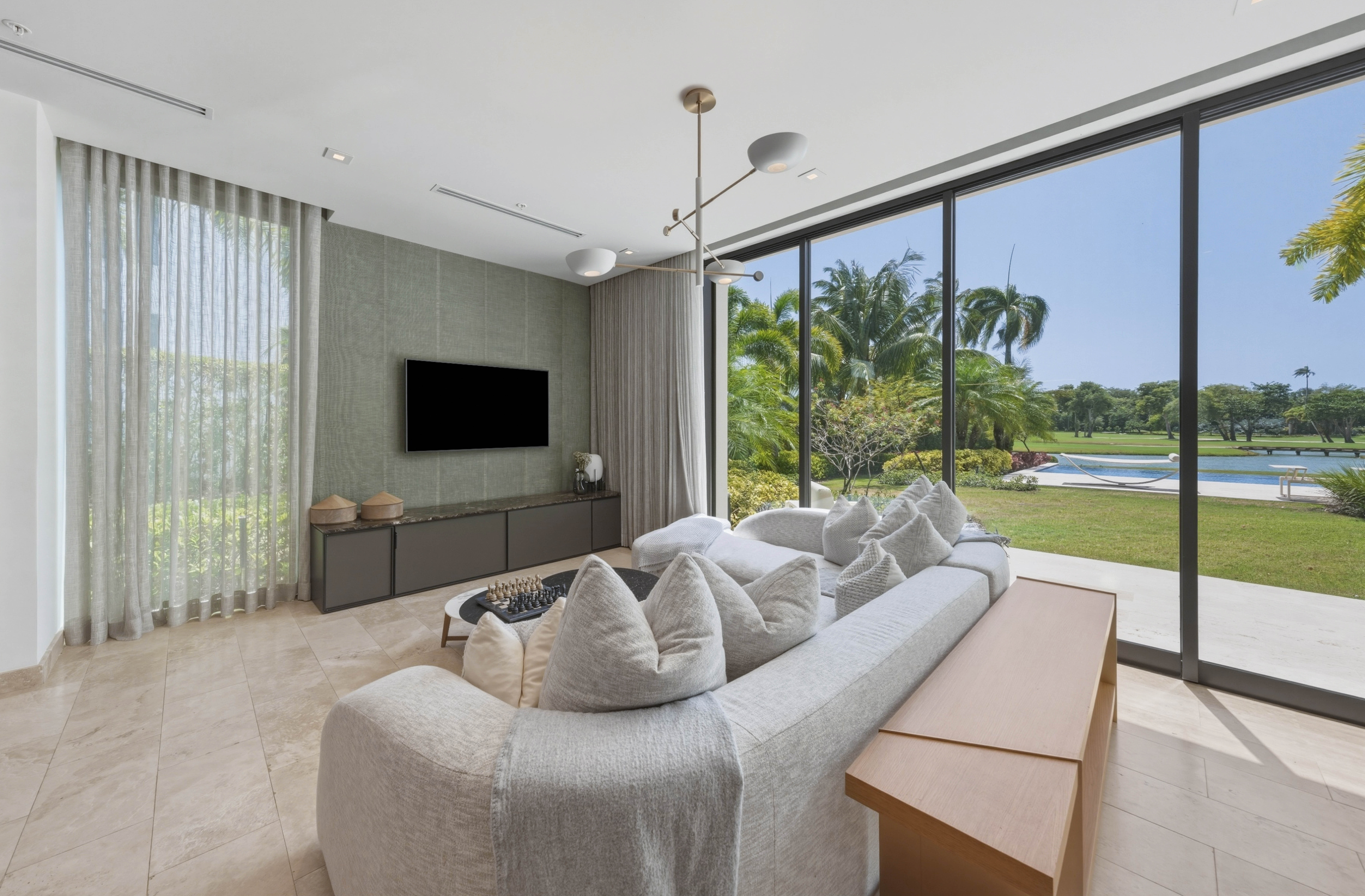 14 East Beach, a Ritz-Carlton Reserve Residence