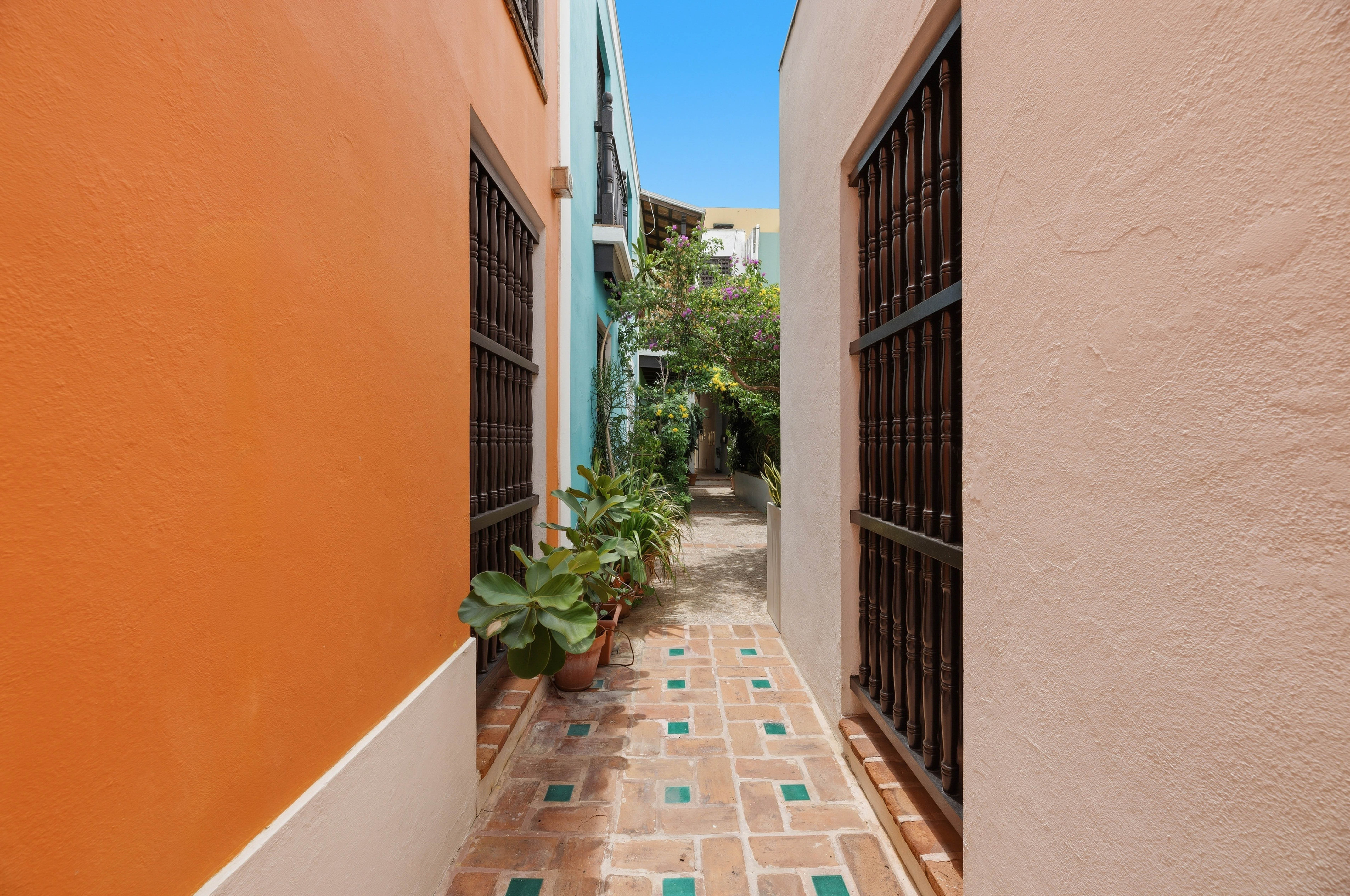 102 Escalinata de las Monjas St., Apt. 5