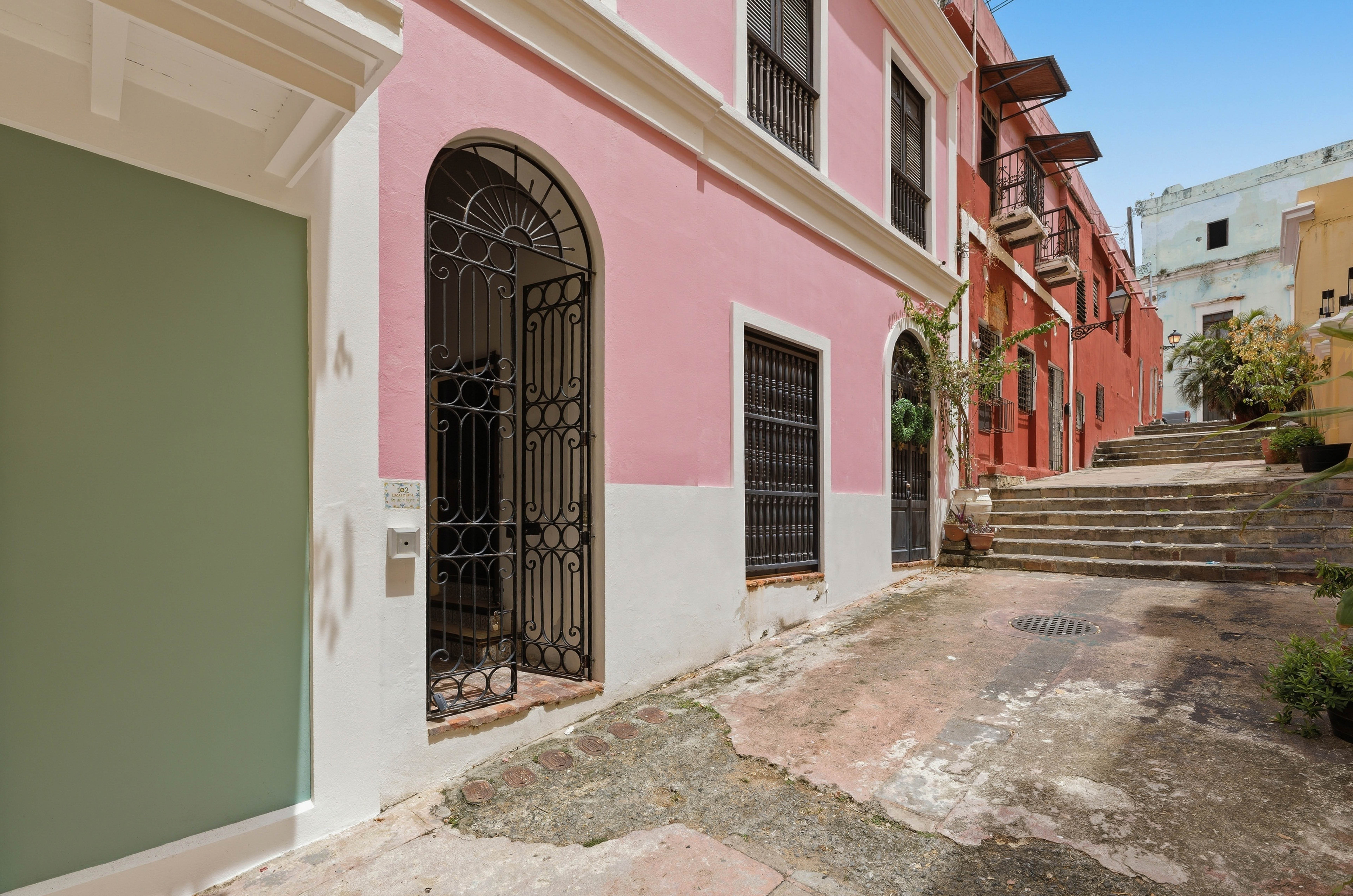102 Escalinata de las Monjas St., Apt. 5