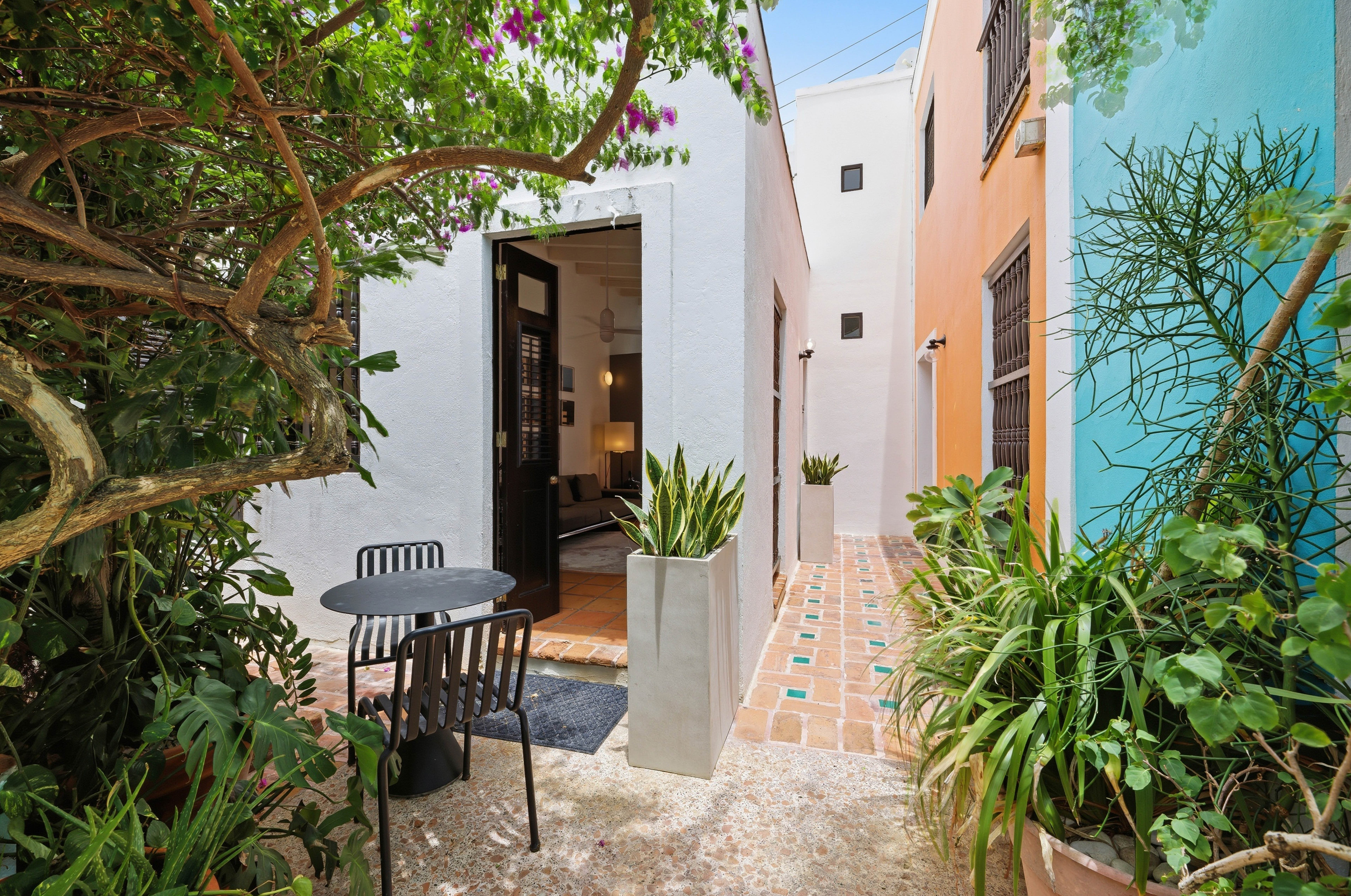 102 Escalinata de las Monjas St., Apt. 5