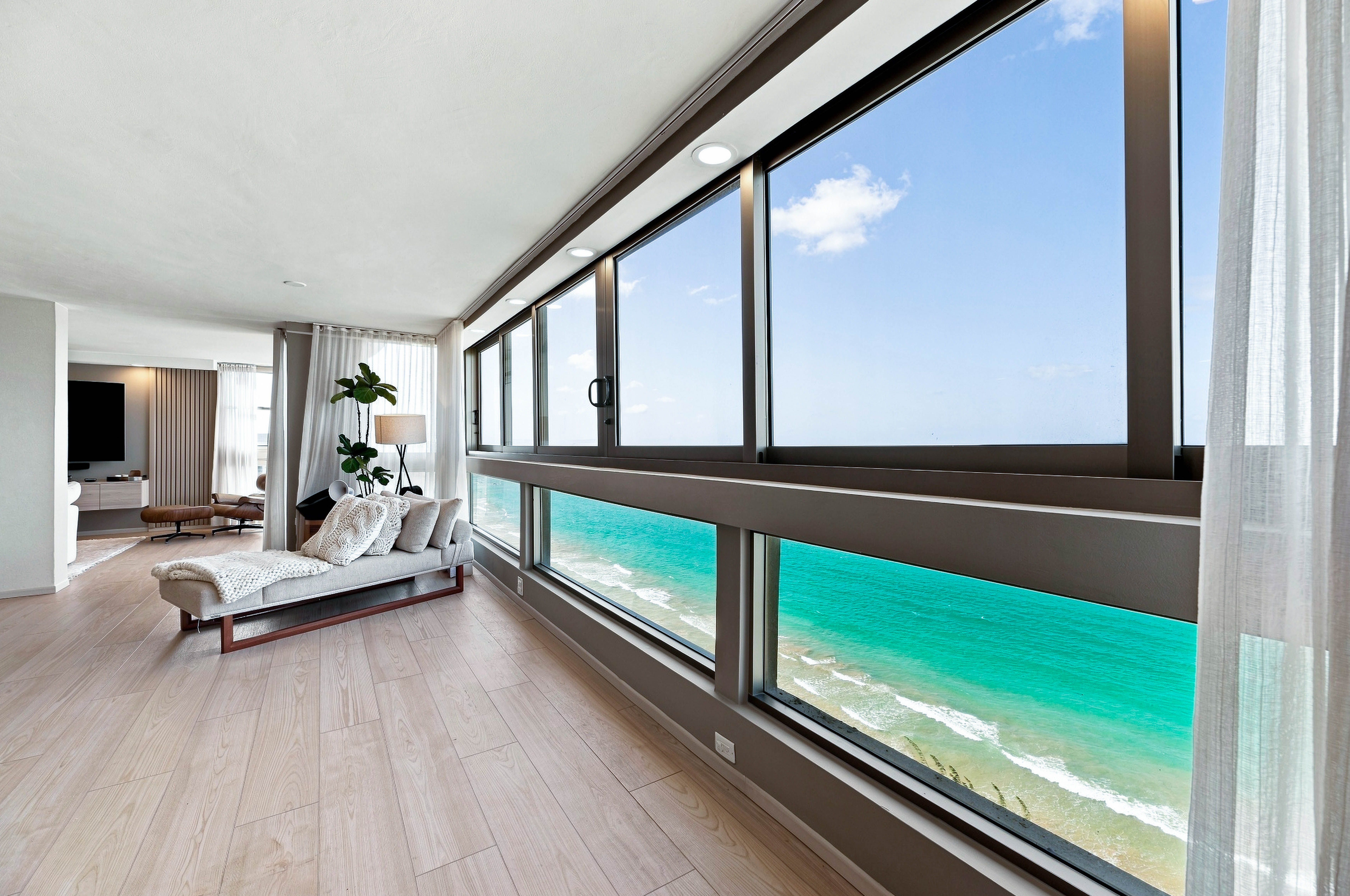 4531 Isla Verde Ave., PH3A