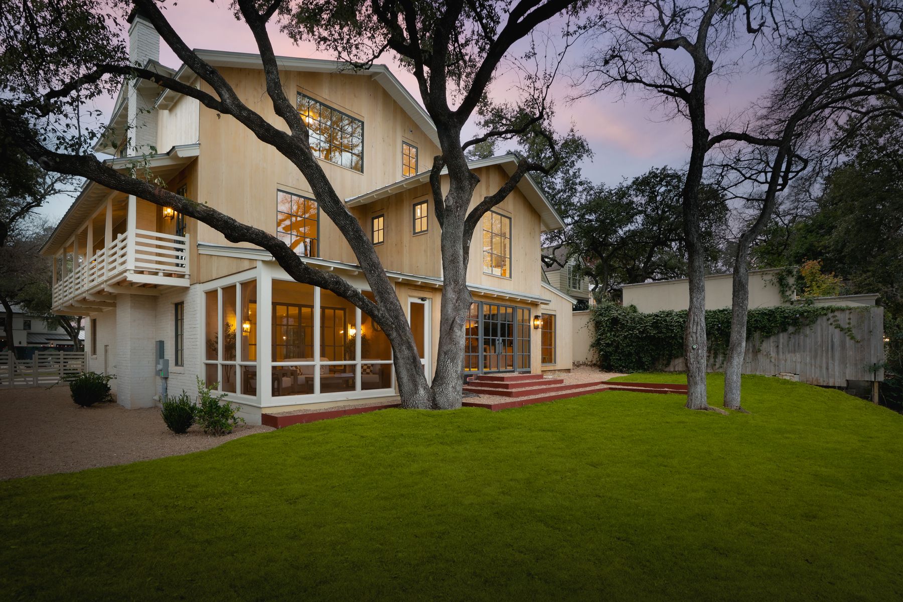 1012 Gaston Avenue 