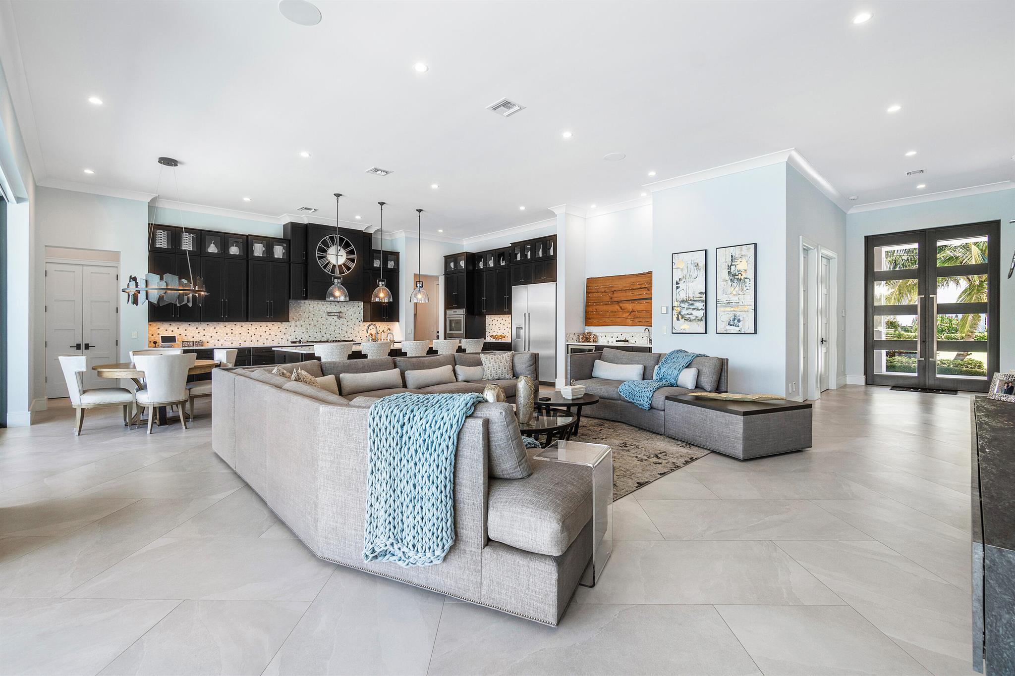 828 Havana Drive 