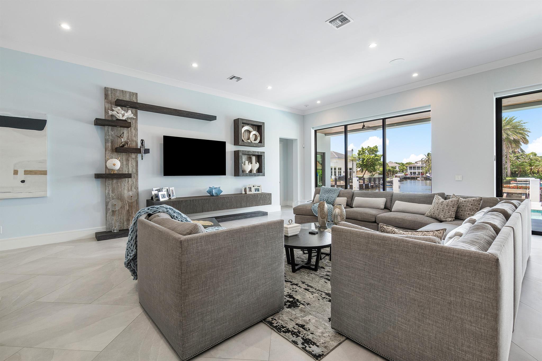 828 Havana Drive 