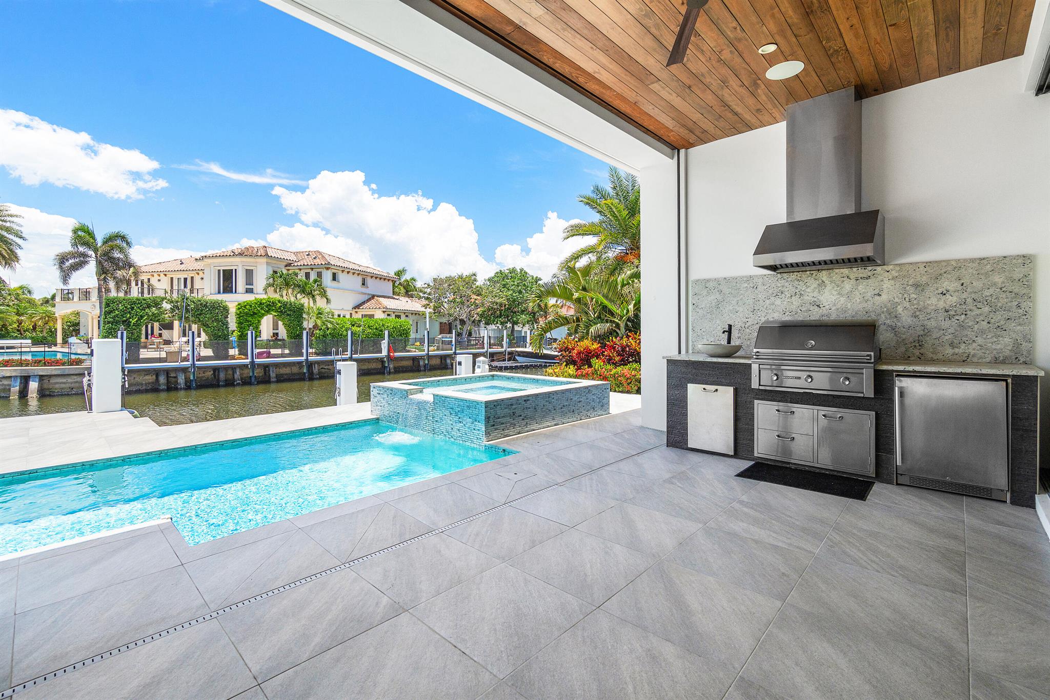 828 Havana Drive 