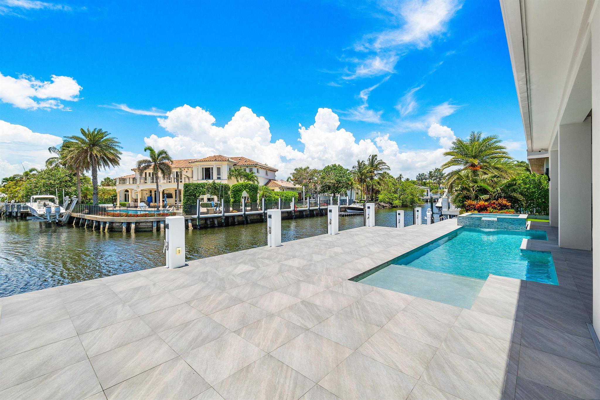 828 Havana Drive 