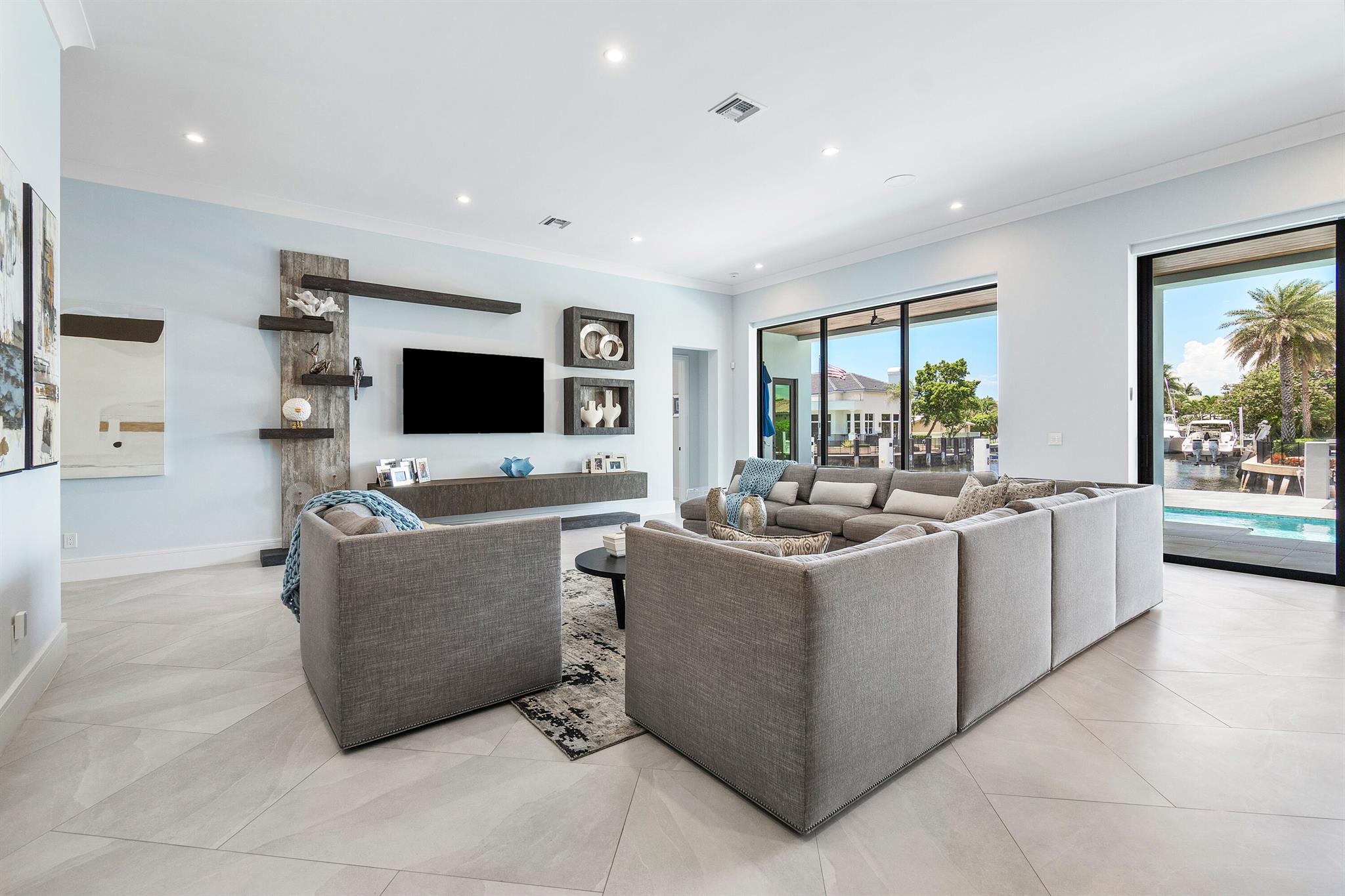828 Havana Drive 