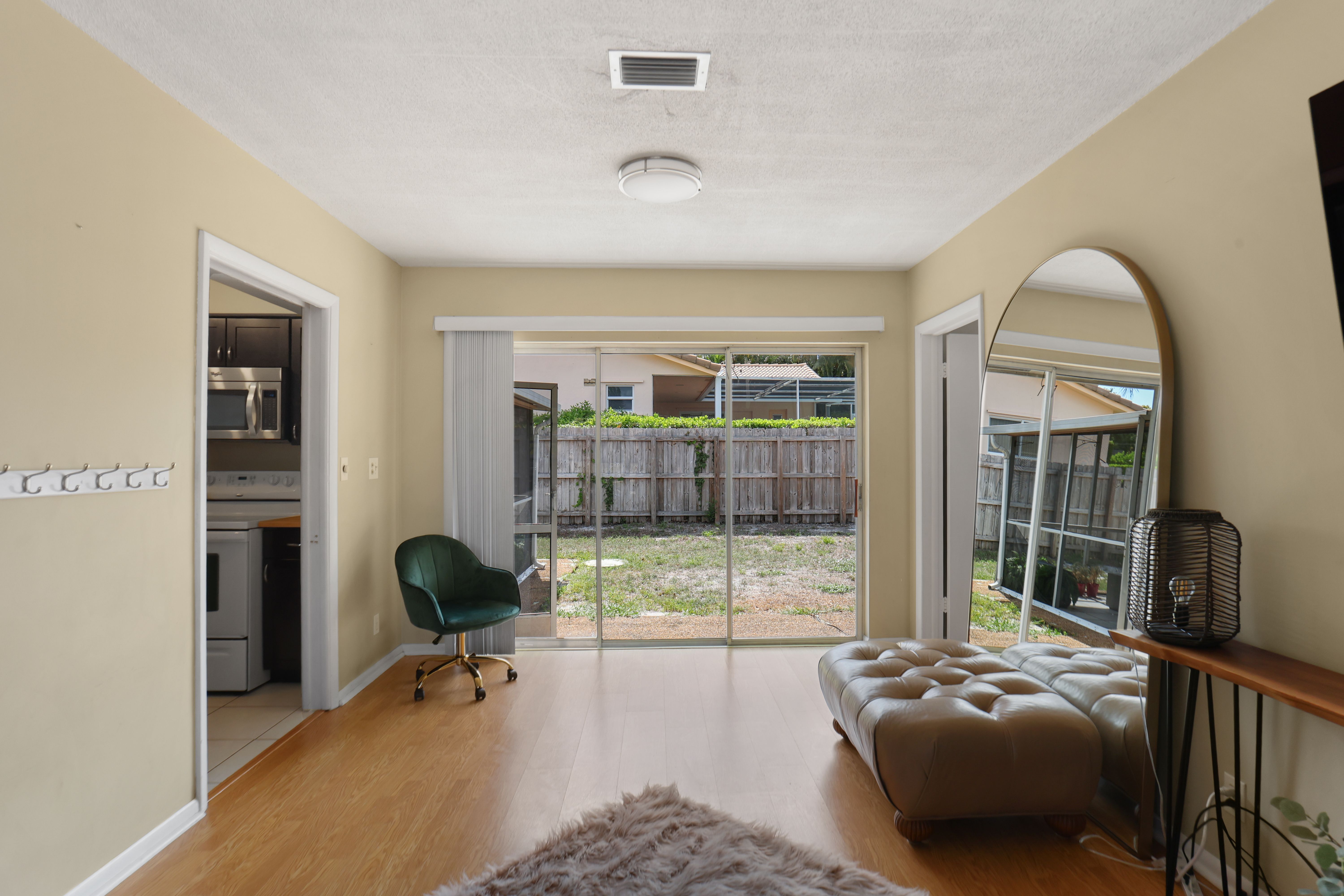 1098 NW 5th Avenue 