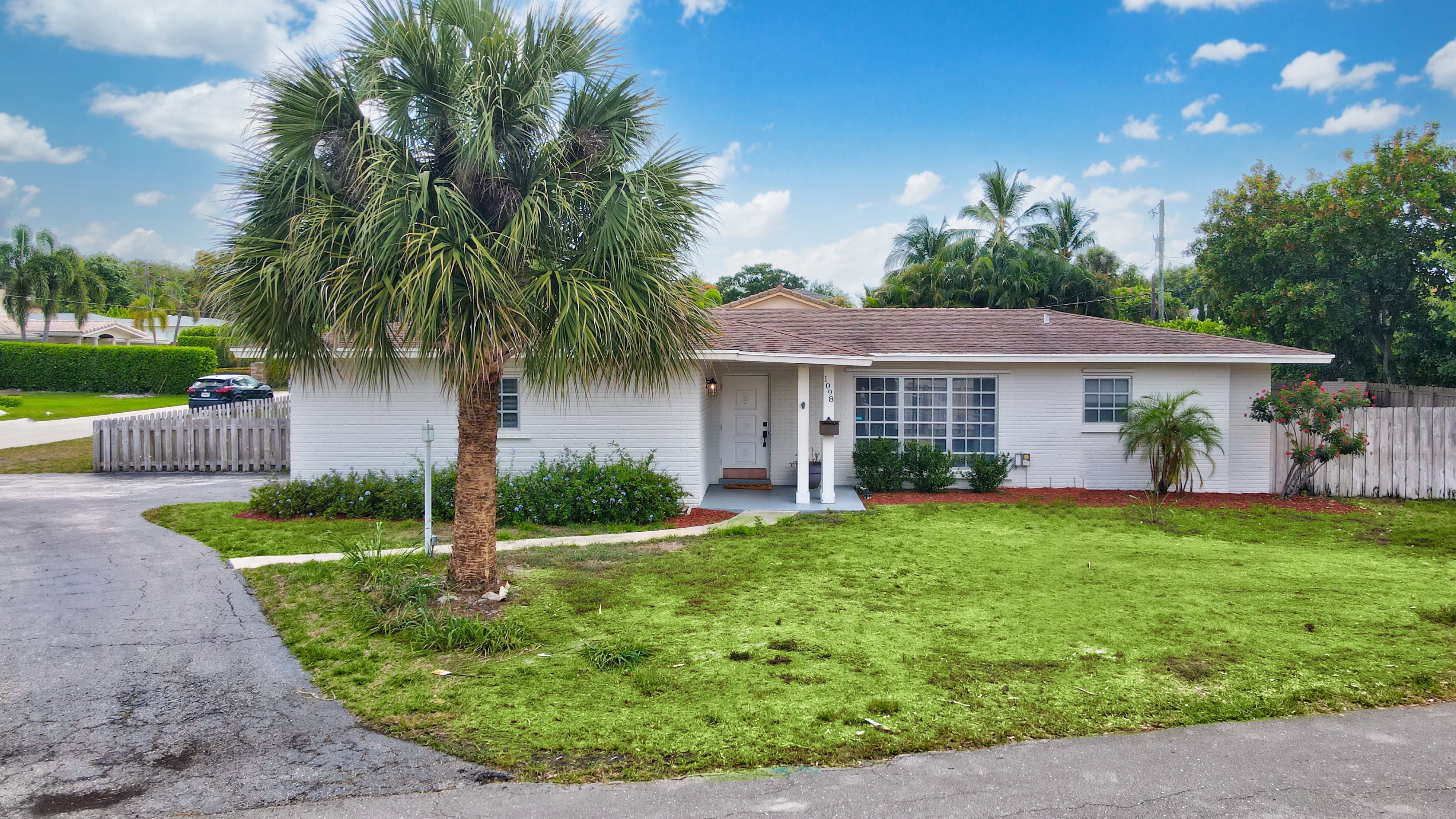 1098 NW 5th Avenue 