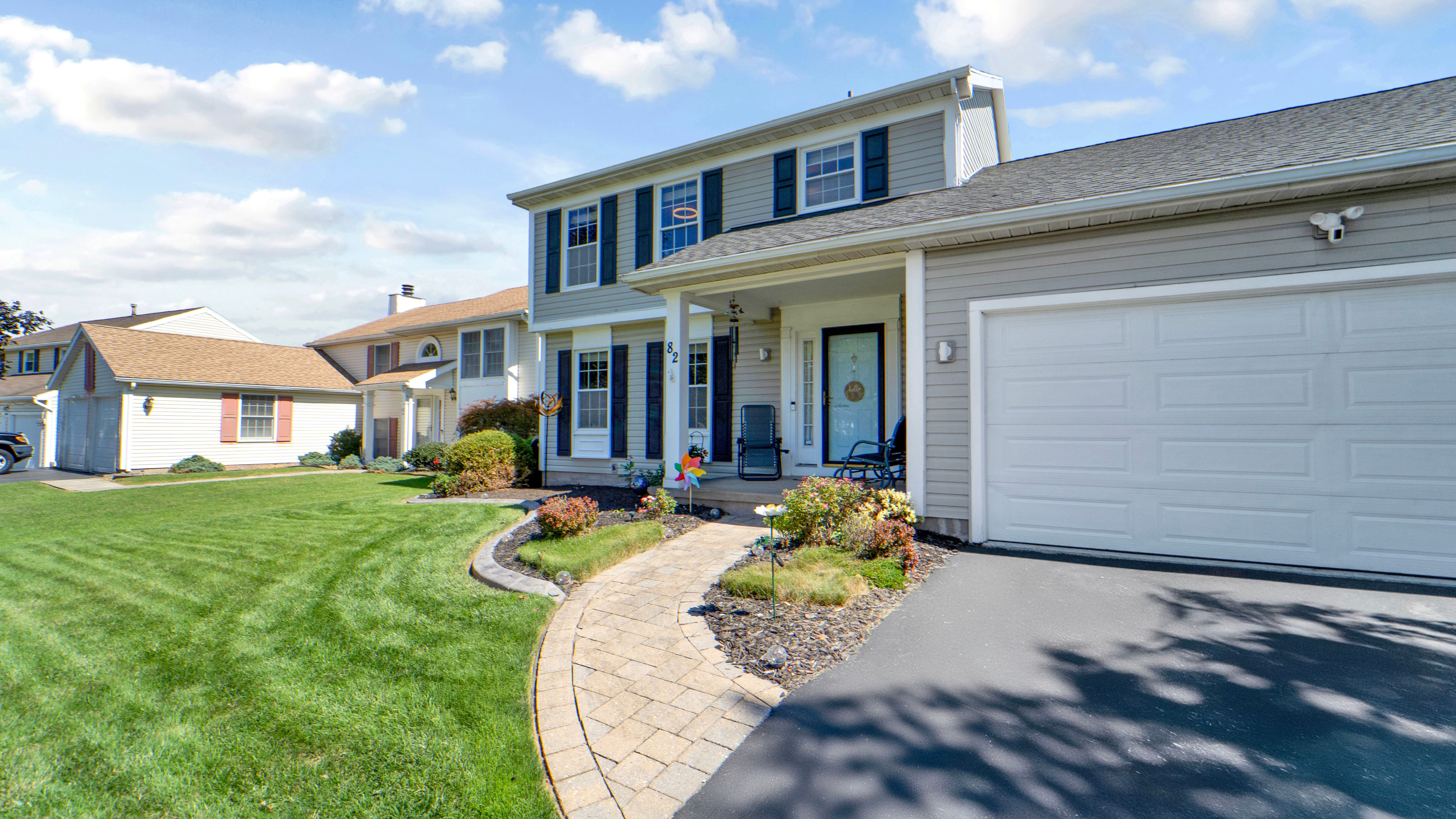 82 Constance Way W 
