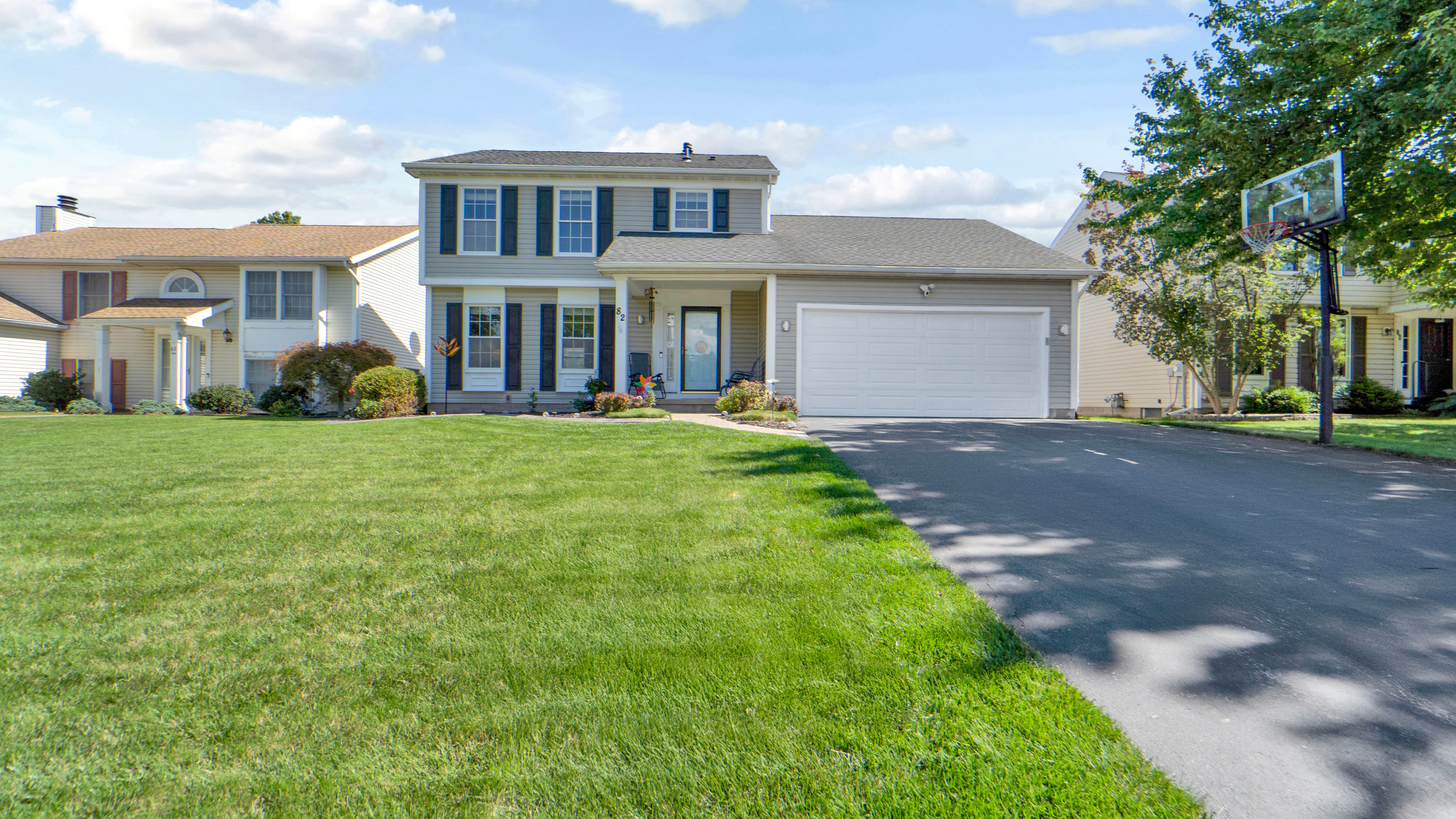 82 Constance Way W 