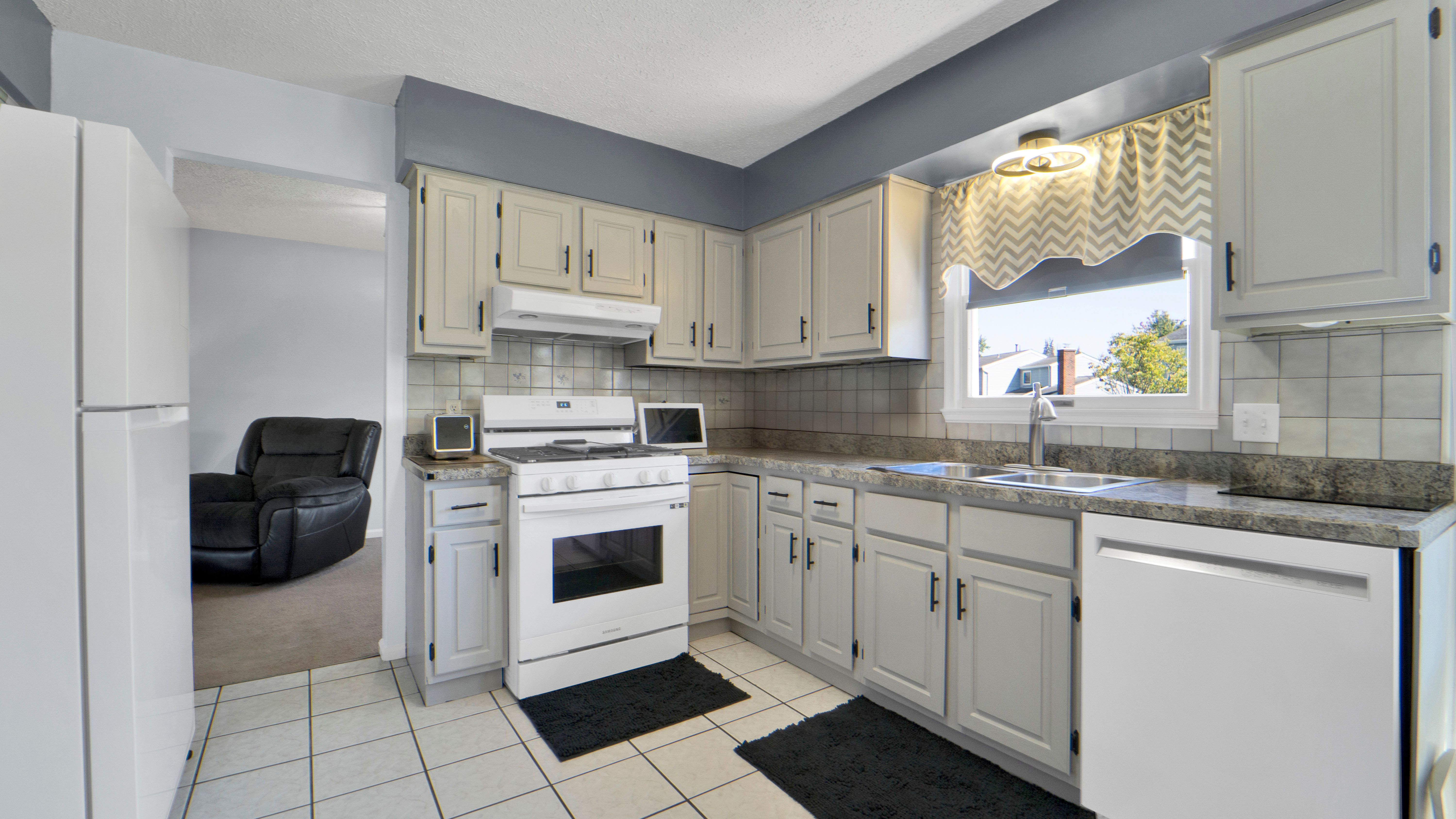 82 Constance Way W 