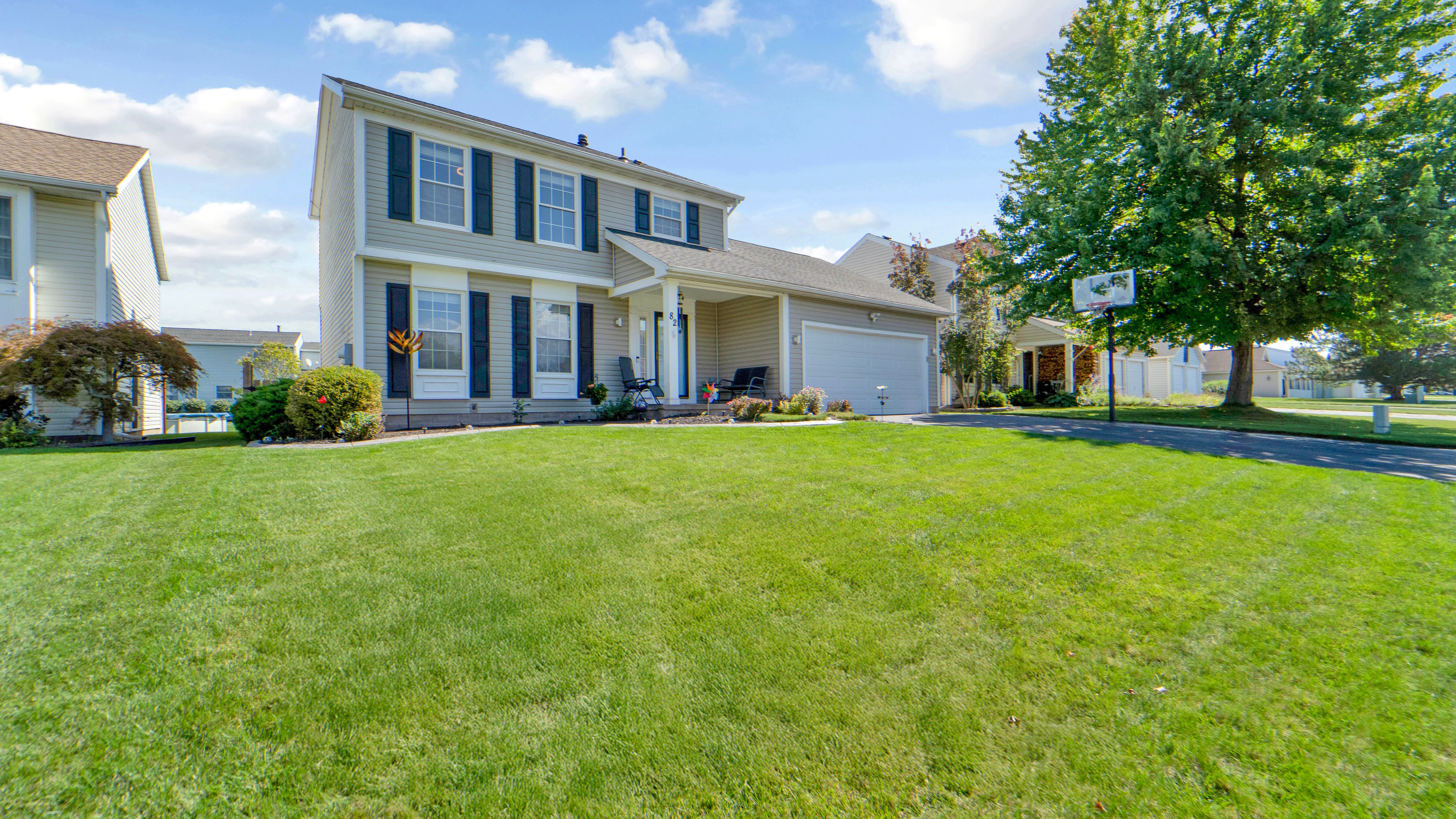 82 Constance Way W 