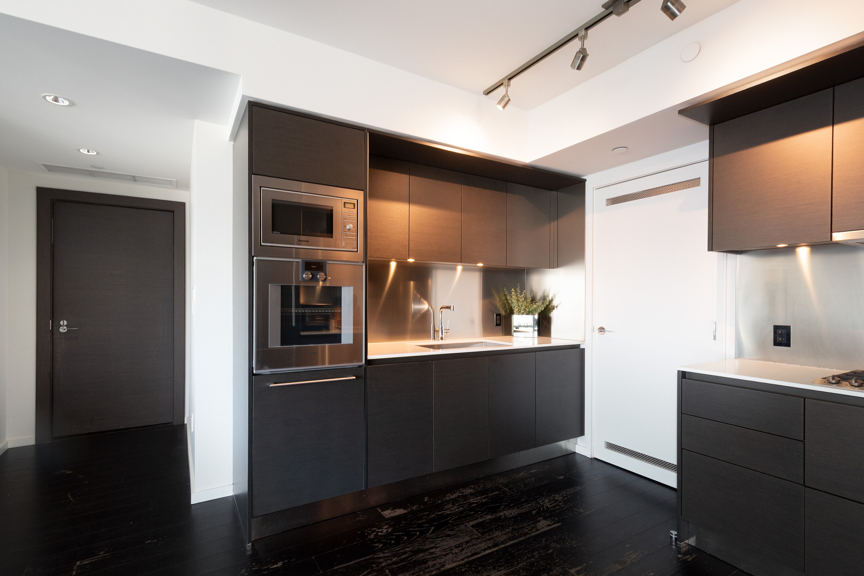 1151 Georgia Street W  4205
