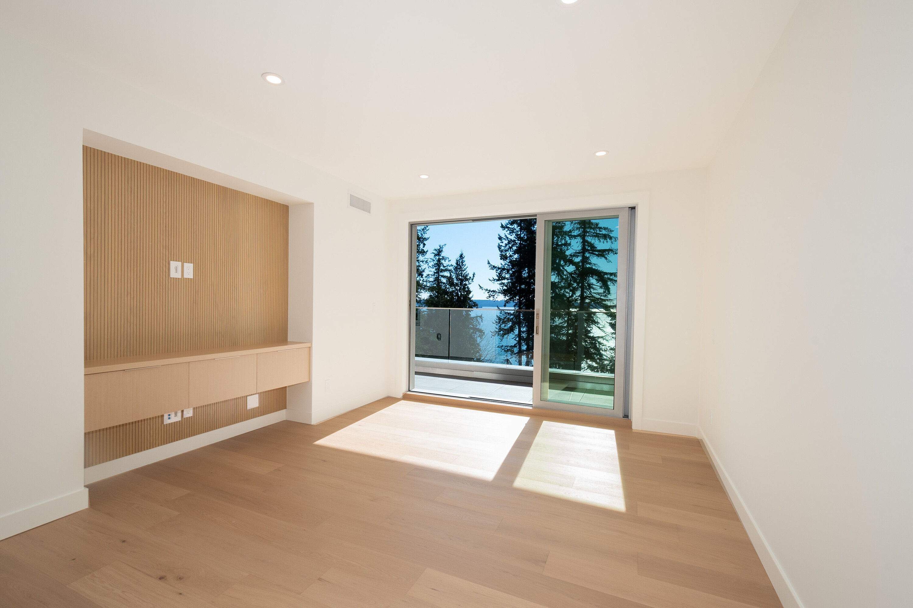 4437 Piccadilly North