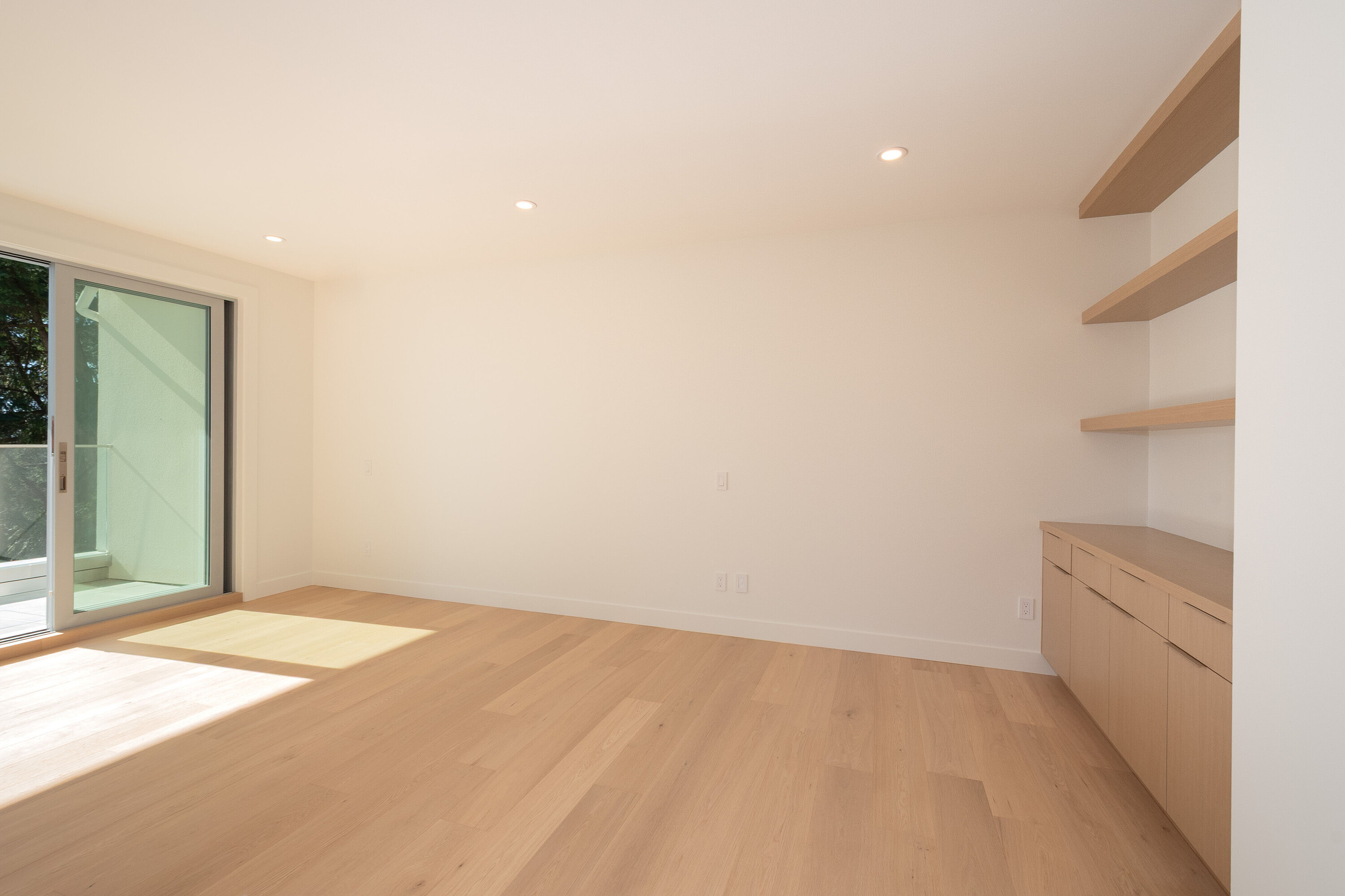 4437 Piccadilly North
