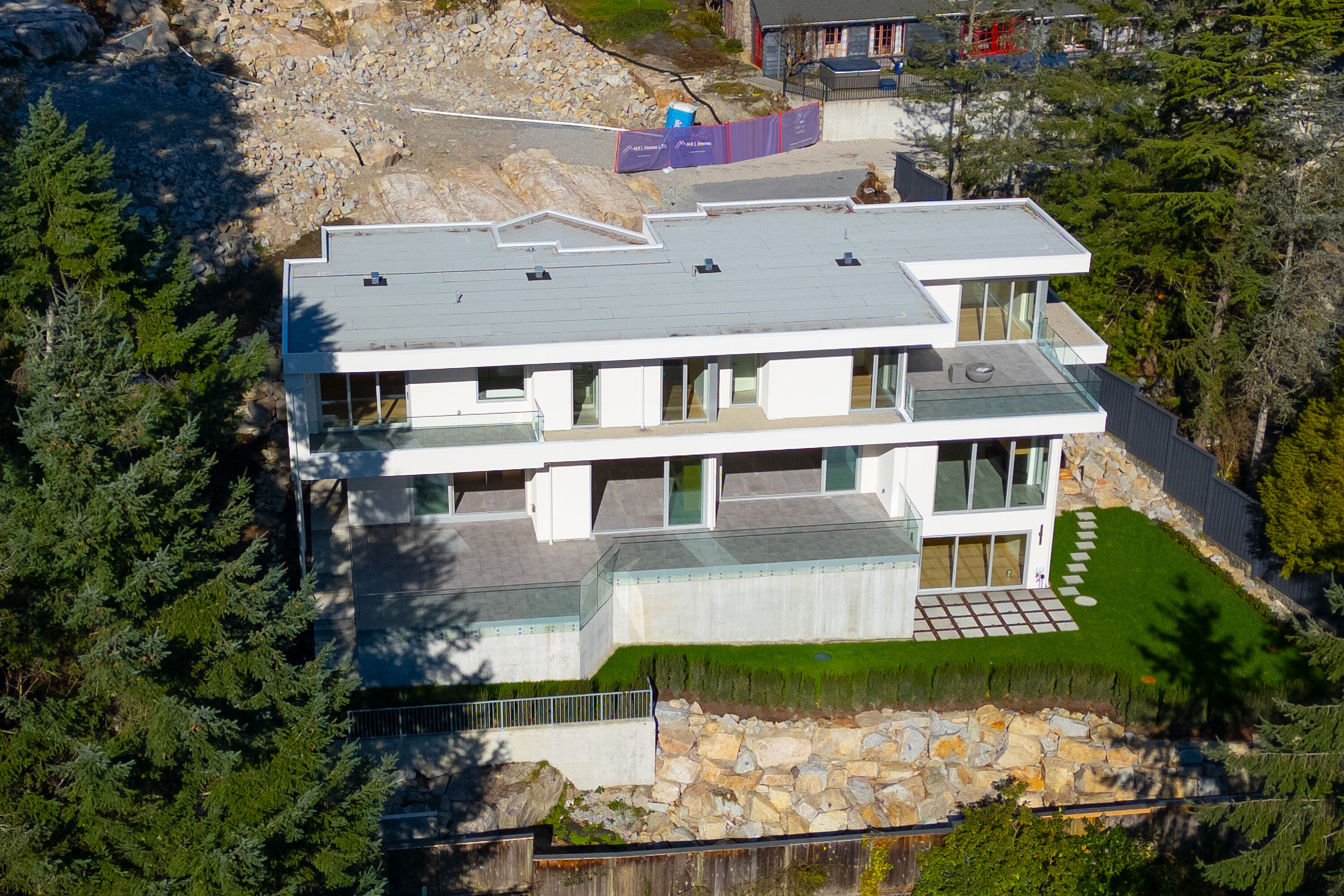 4437 Piccadilly North