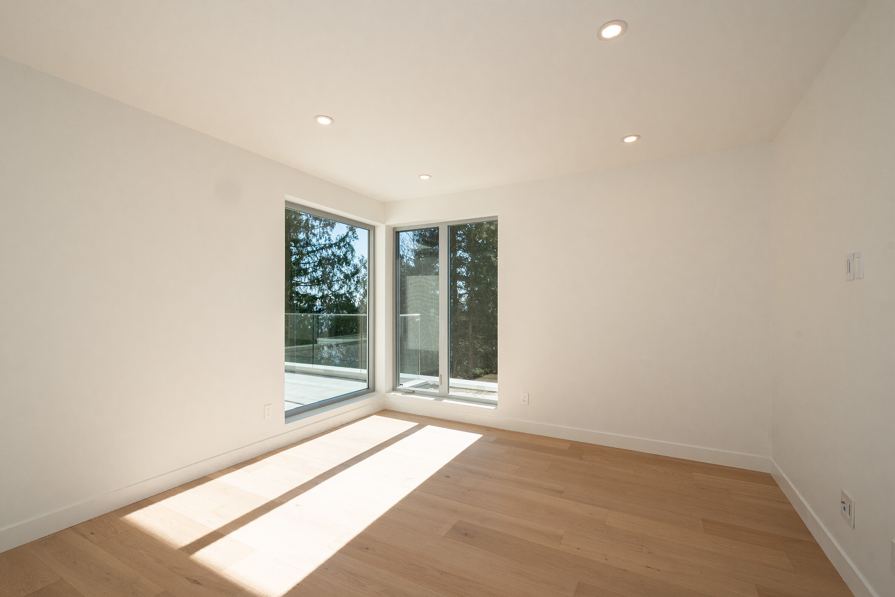 4437 Piccadilly North
