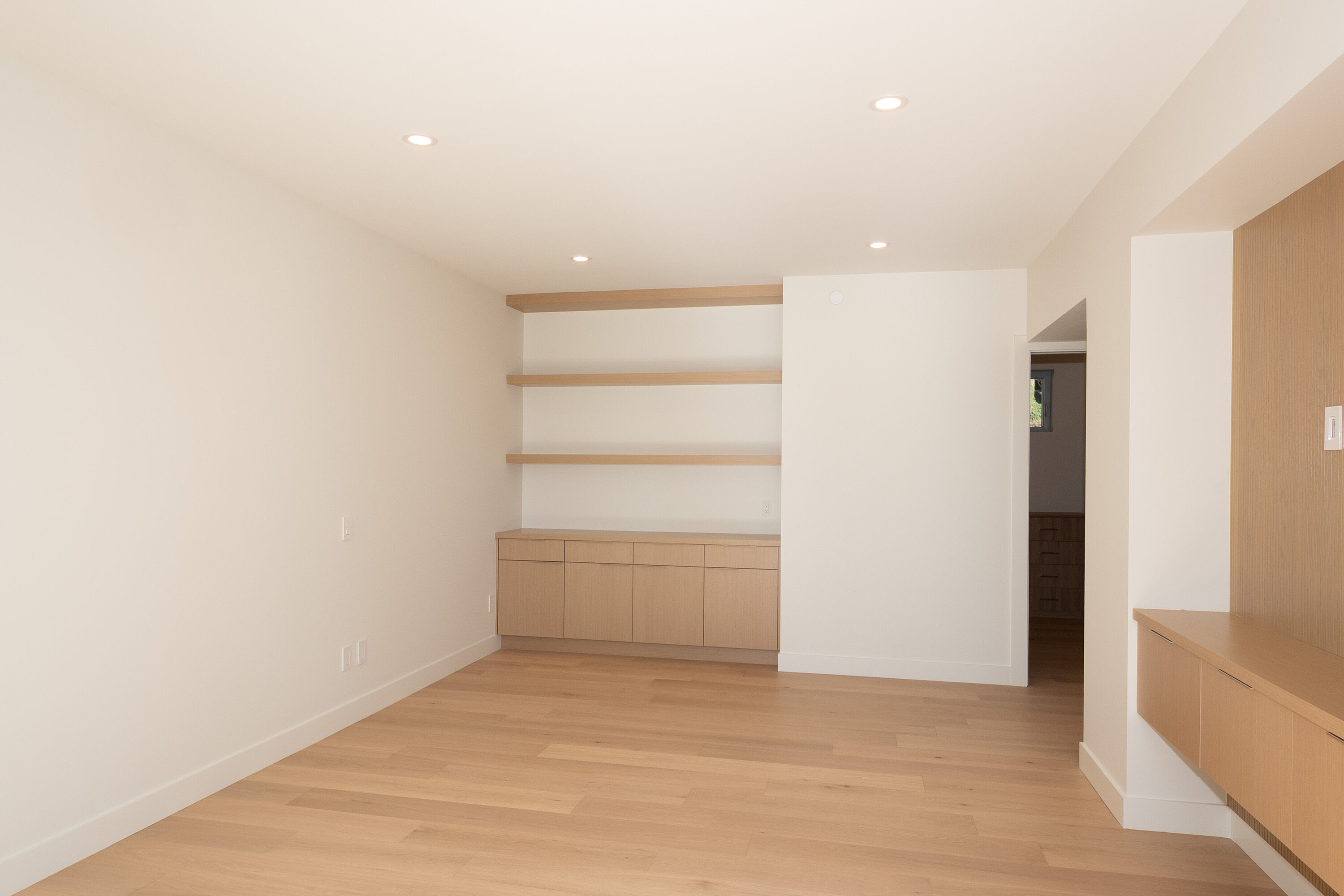 4437 Piccadilly North