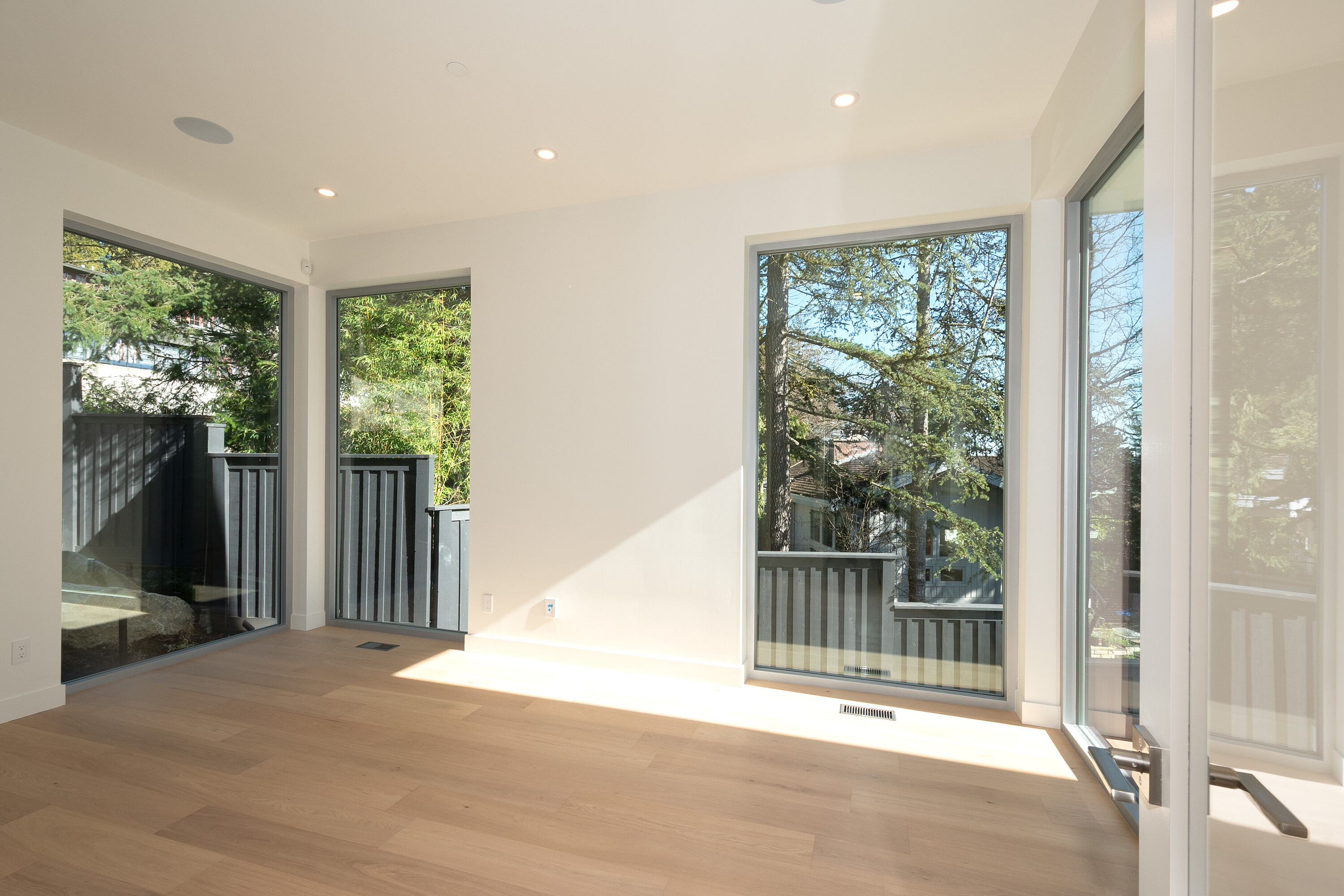 4437 Piccadilly North