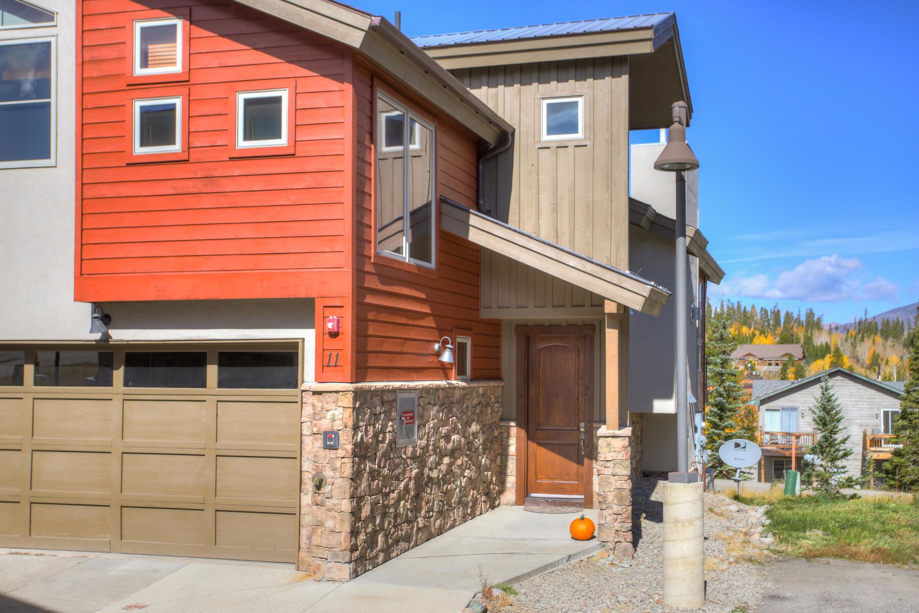 11 Laredo Drive 