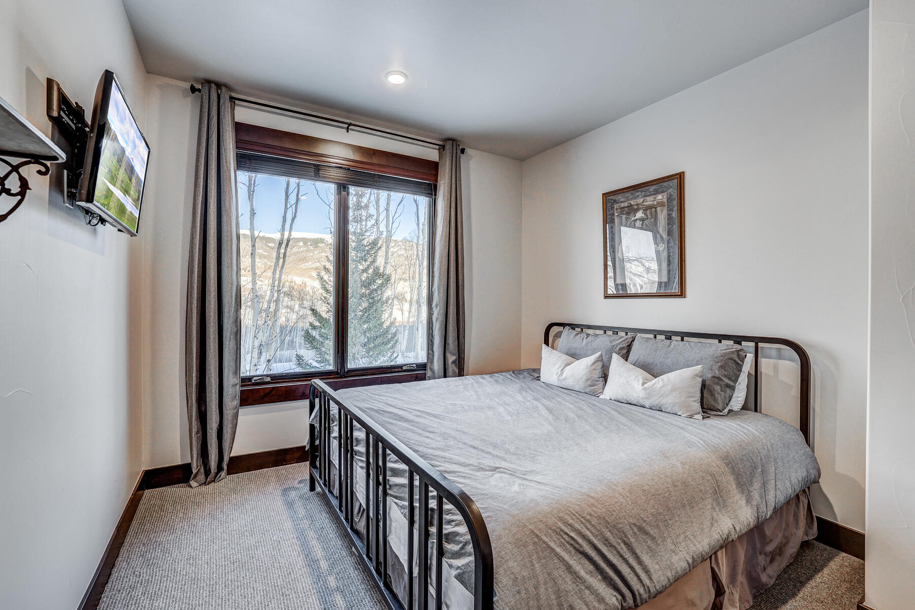 28 West Benjamin Lane