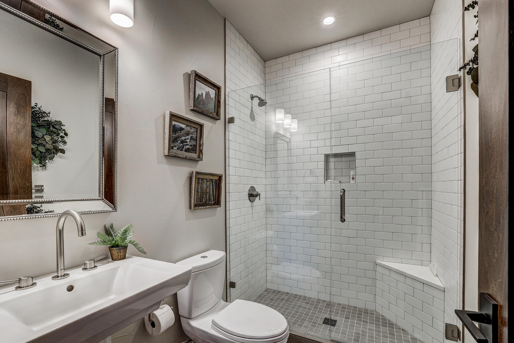 28 West Benjamin Lane