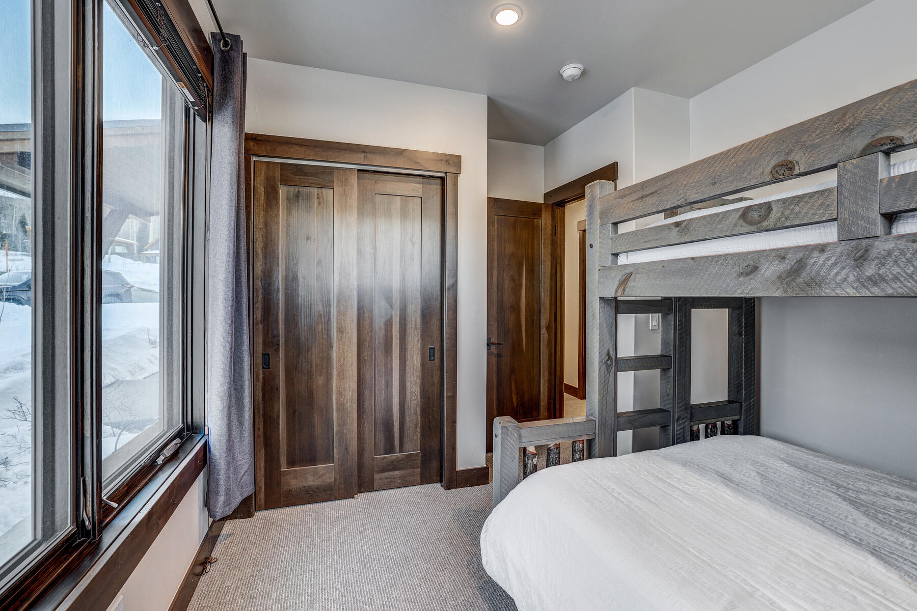 28 West Benjamin Lane