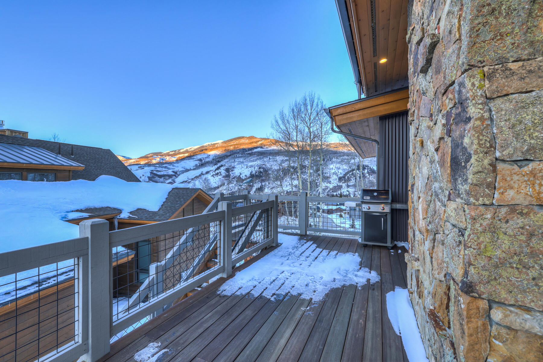 28 West Benjamin Lane