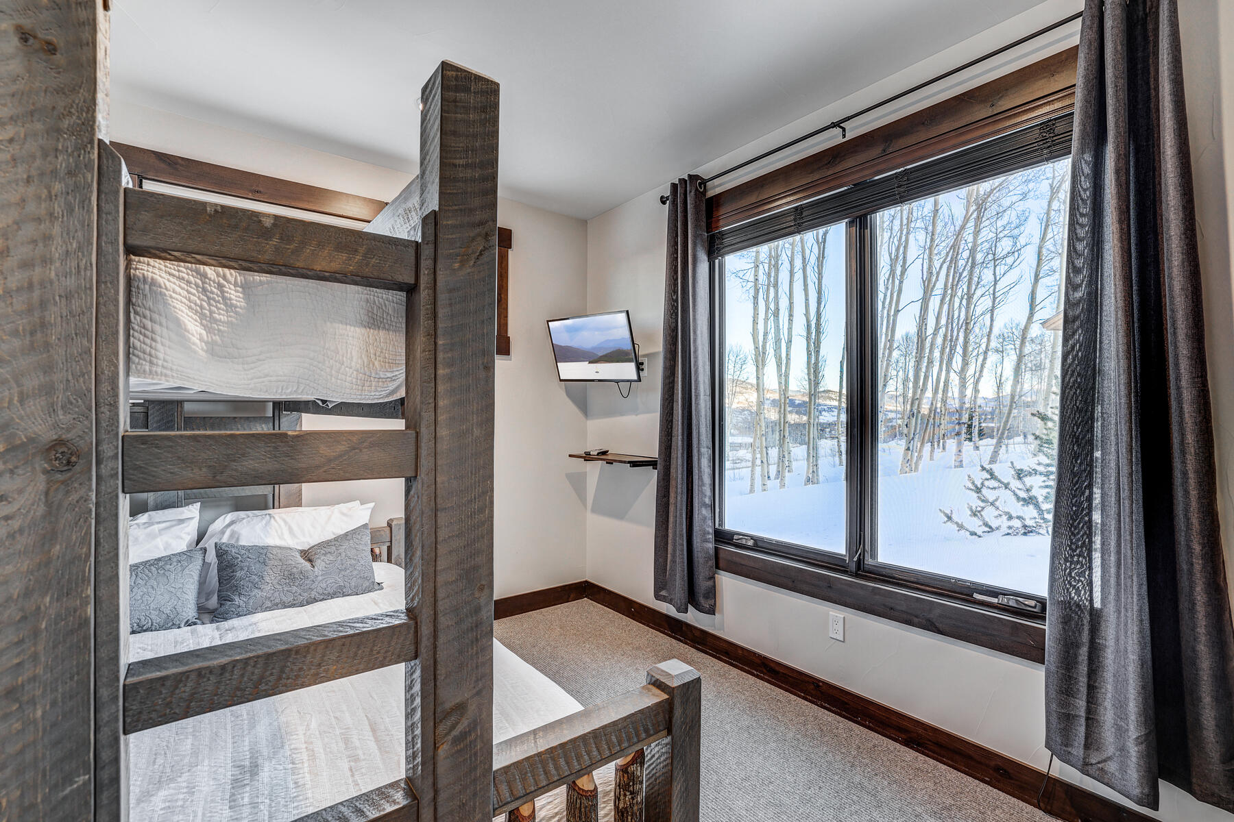 28 West Benjamin Lane