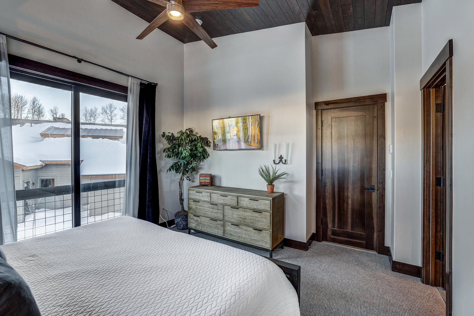 28 West Benjamin Lane