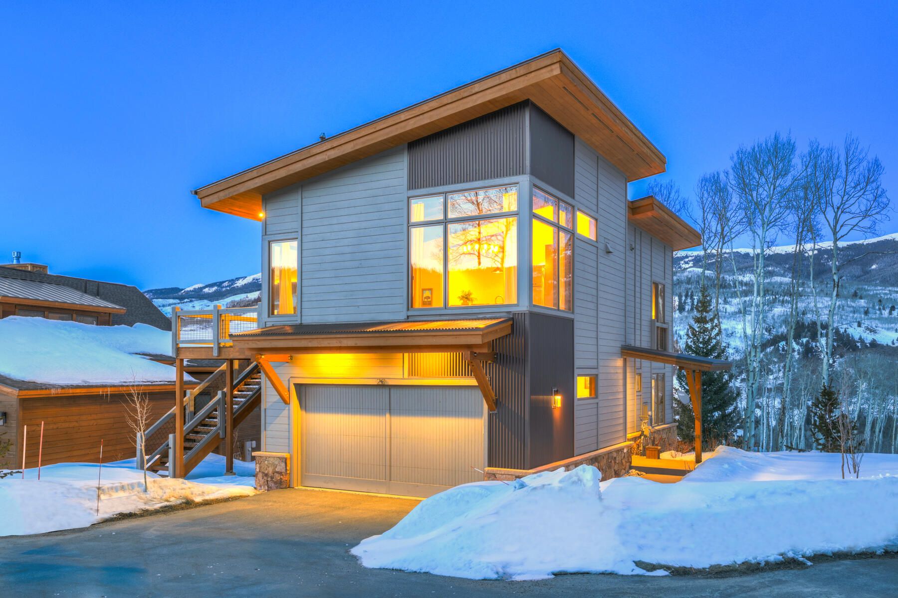 28 West Benjamin Lane