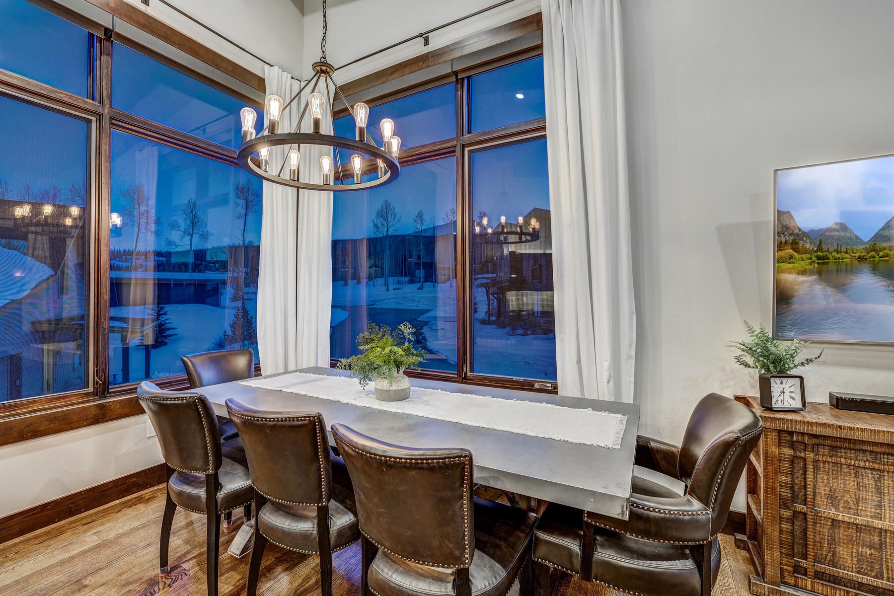 28 West Benjamin Lane