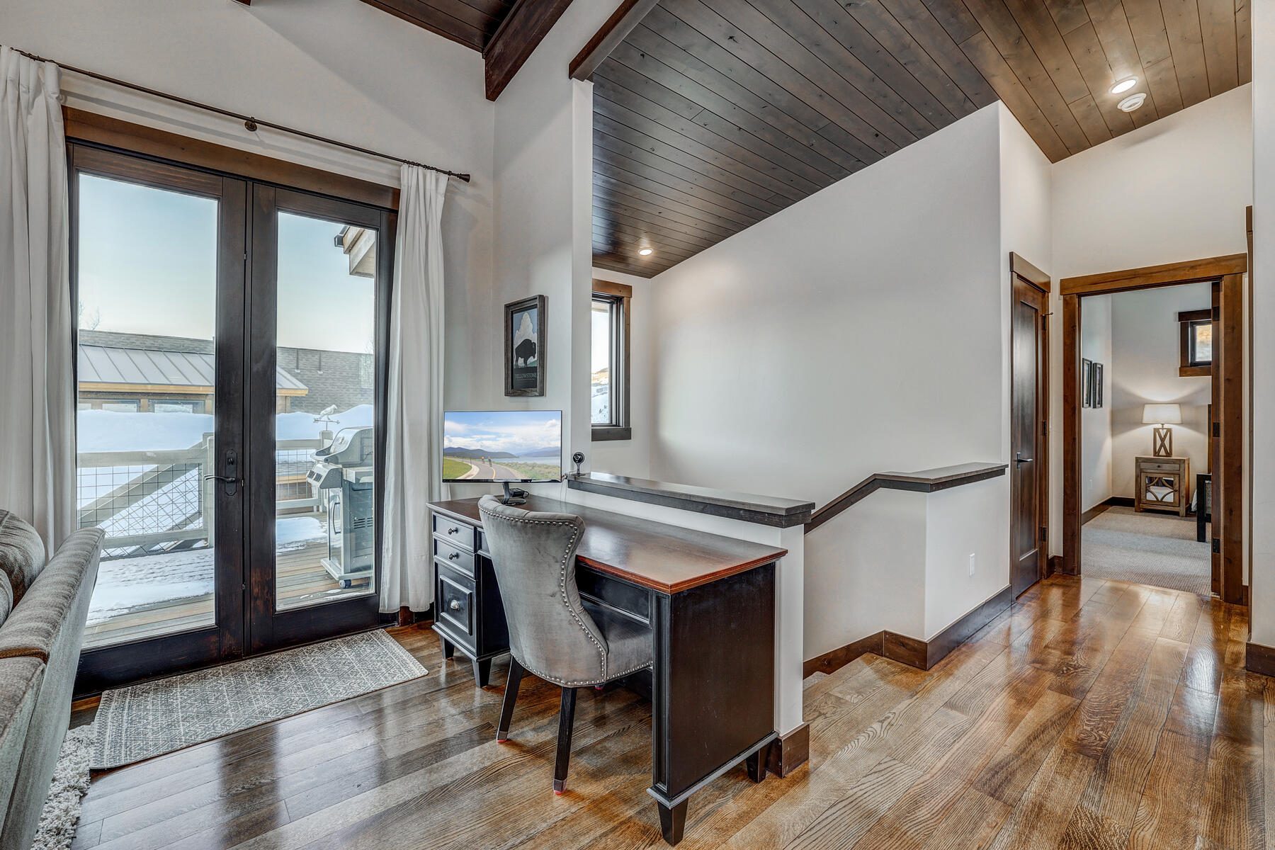 28 West Benjamin Lane