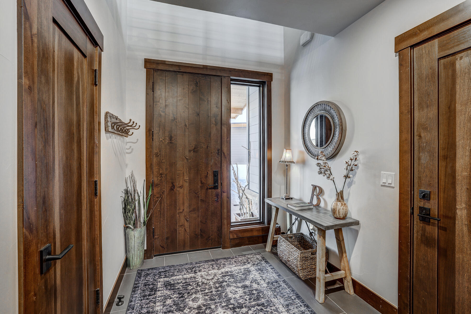 28 West Benjamin Lane