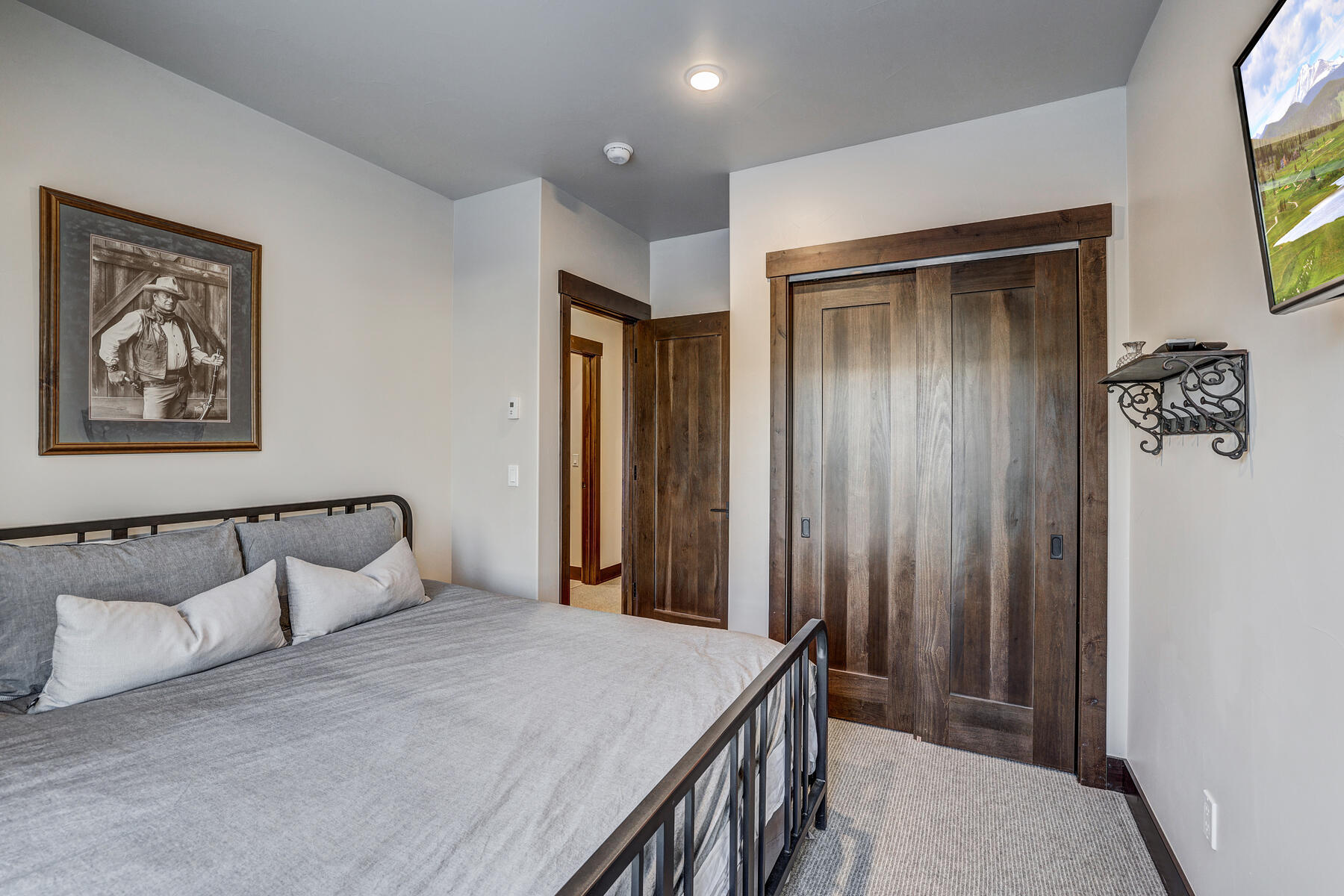 28 West Benjamin Lane